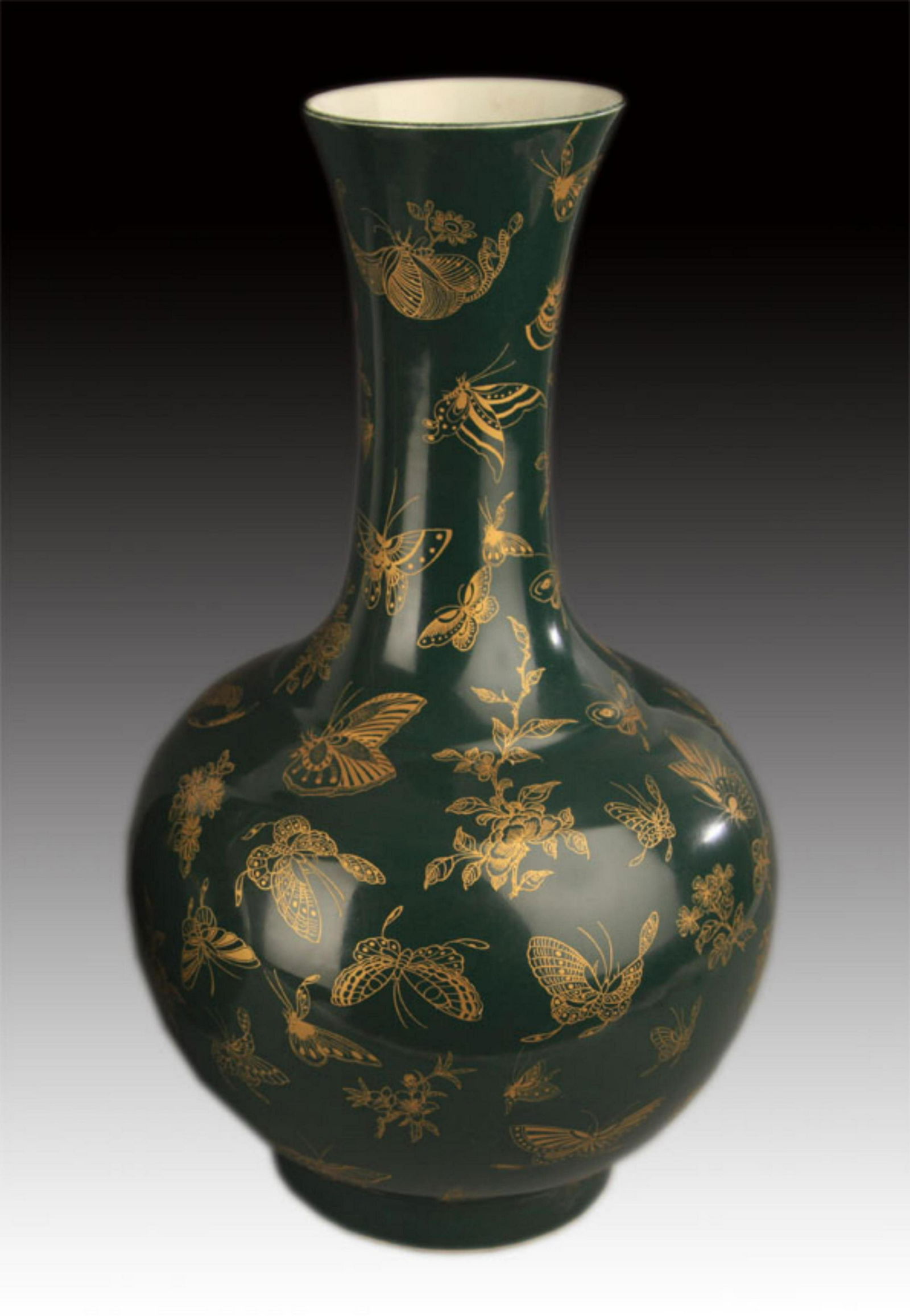 GREEN GROUND GILT BAT PAINTED ROUND PORCELAIN VASE (1 of 5)