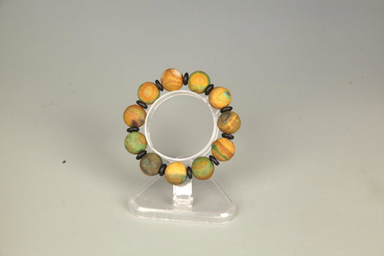 A FINELY MADE GLASS BRACELETS: 20th Century, Each Beads Diameter:0.5 inch