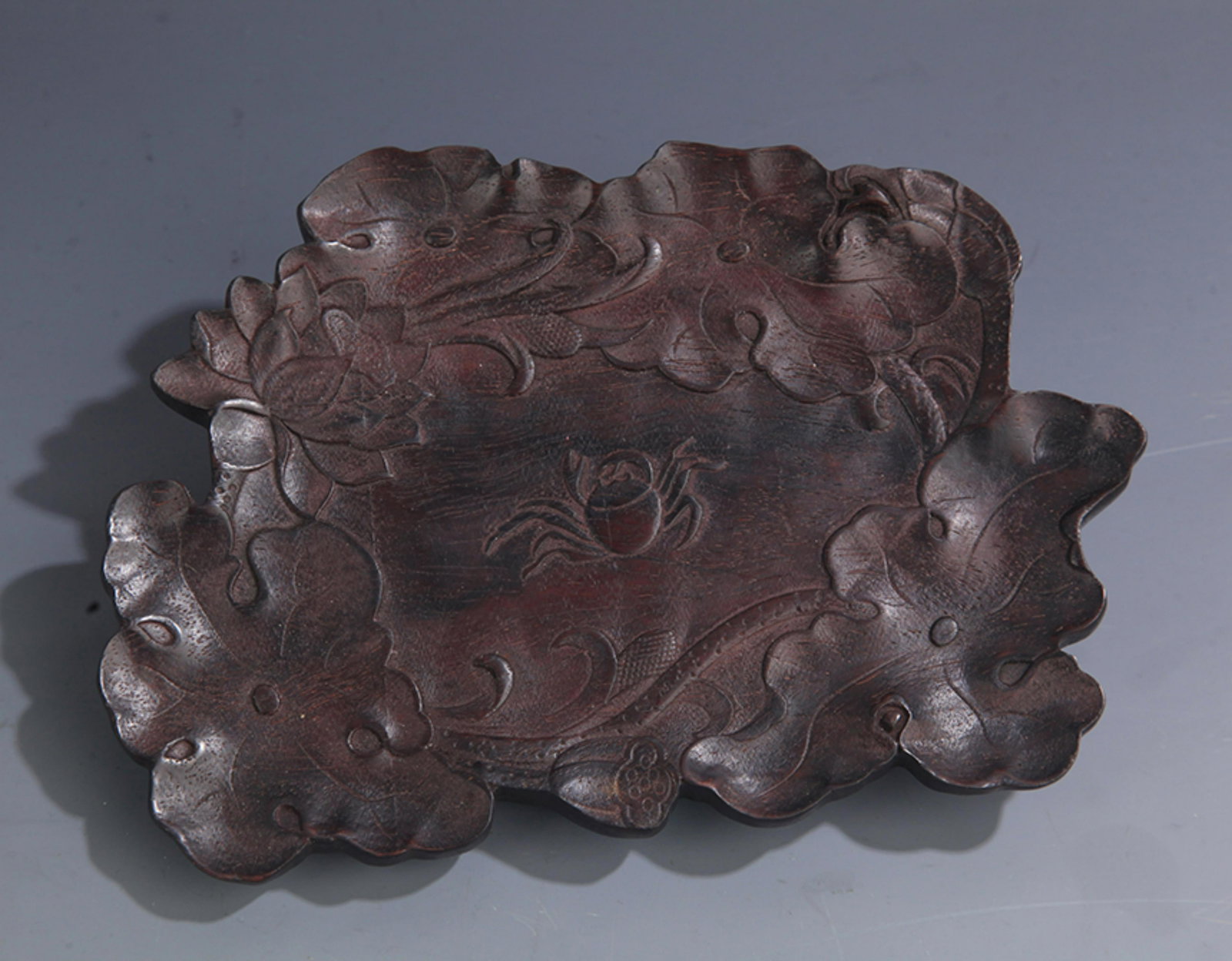 A FINE LOTUS CARVING BLACK HARDWOOD BRUSH WASH: 20th Century, High: 7.75 inch; Width: 4.25 inch