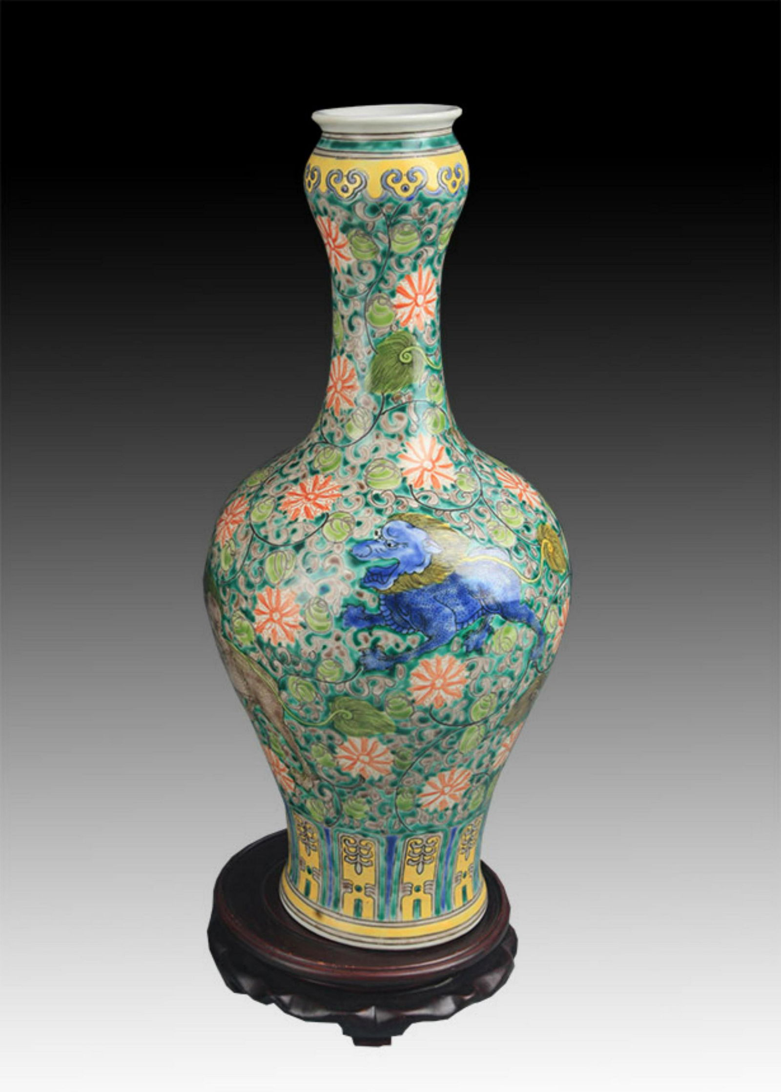 SAN CAI COLOR LION PAINTING GARLIC HEAD PORCELAIN VASE (1 of 7)