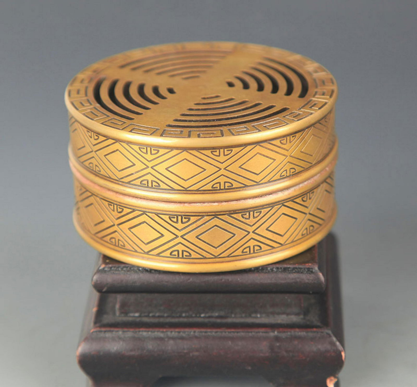 A FINE ROUND BRONZE AROMATHERAPY (1 of 6)