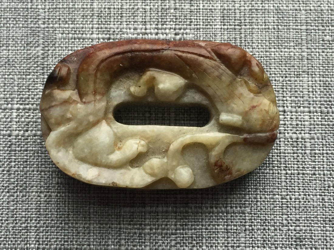 A DRAGON CARVING JADE PENDANT (1 of 5)
