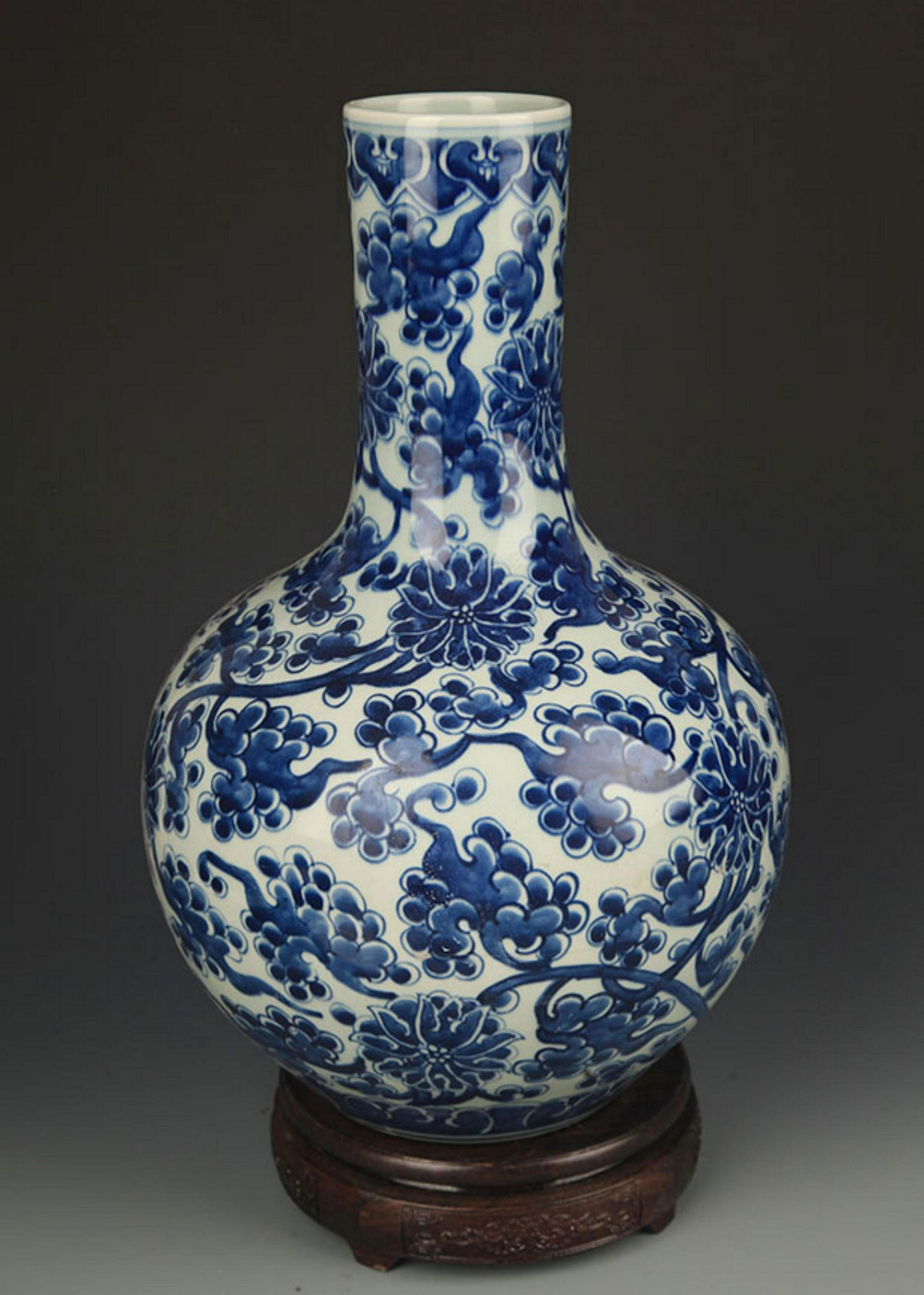 A BLUE AND WHITE LOTUS FLOWER GLOBULAR SHAPE VASE (1 of 4)