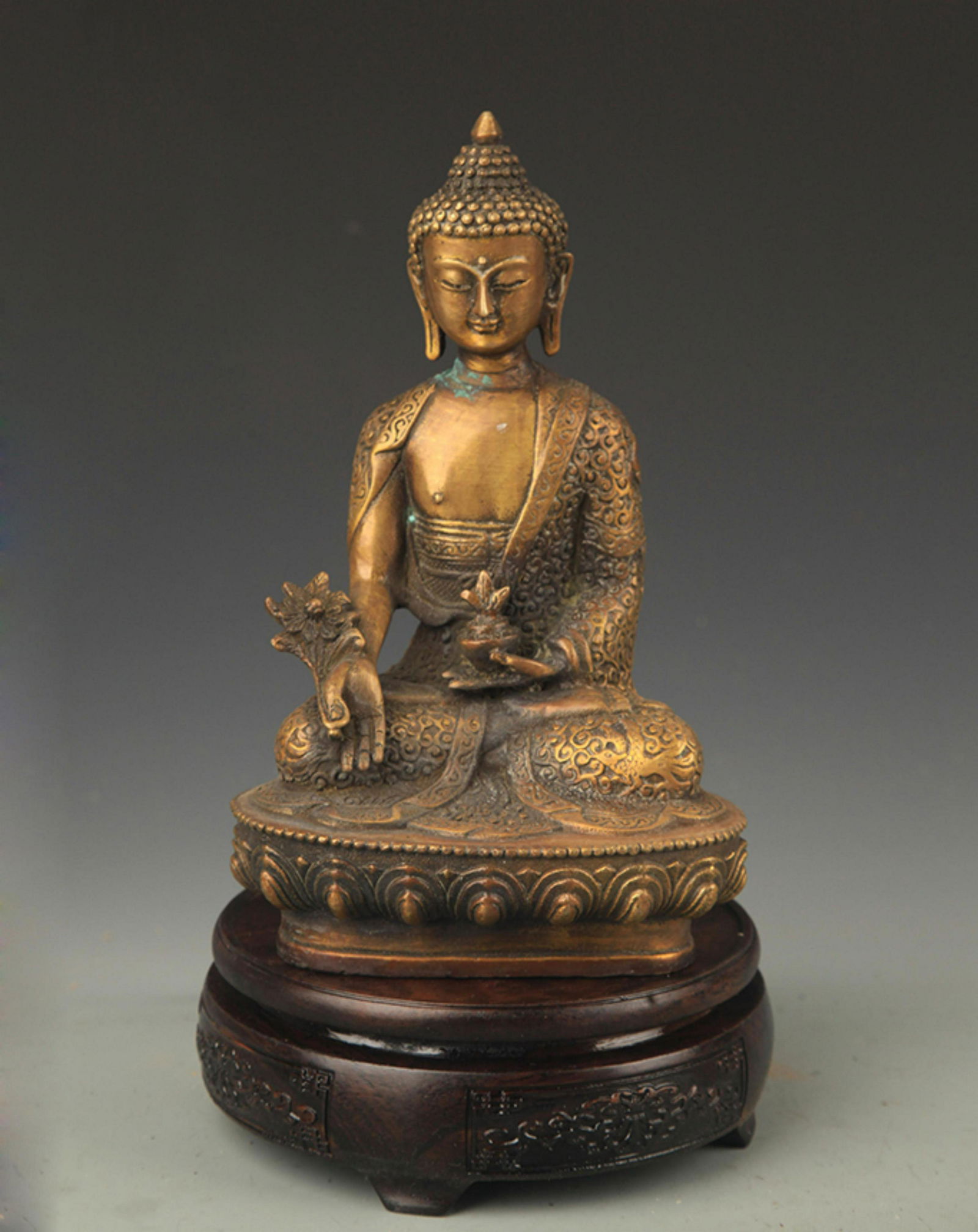 A FINE BRONZE TIBETAN BHAISAJYAGURU BUDDHA (1 of 5)