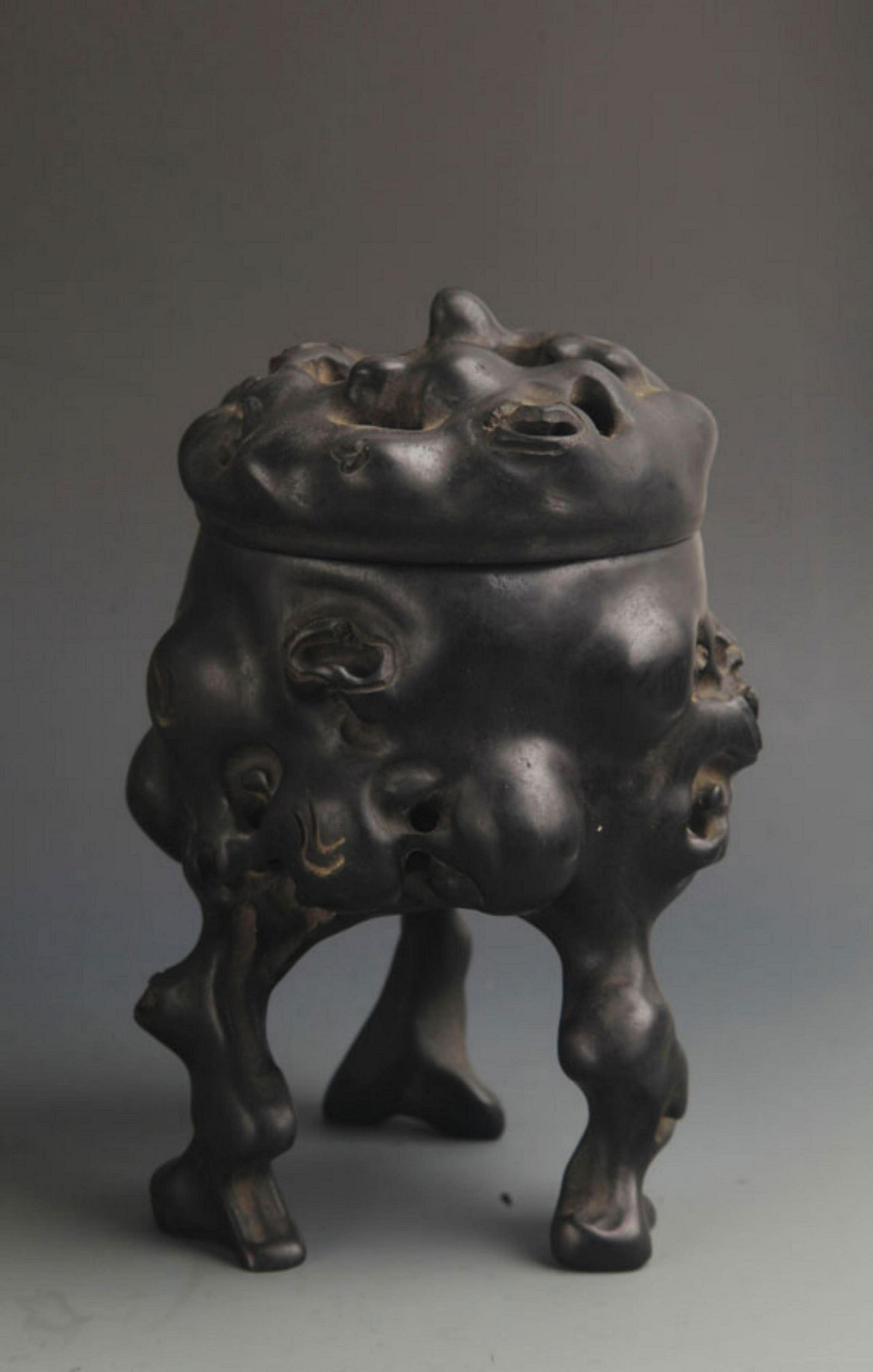 A FINE ROOT CARVING SANDALWOOD AROMATHERAPY (1 of 3)