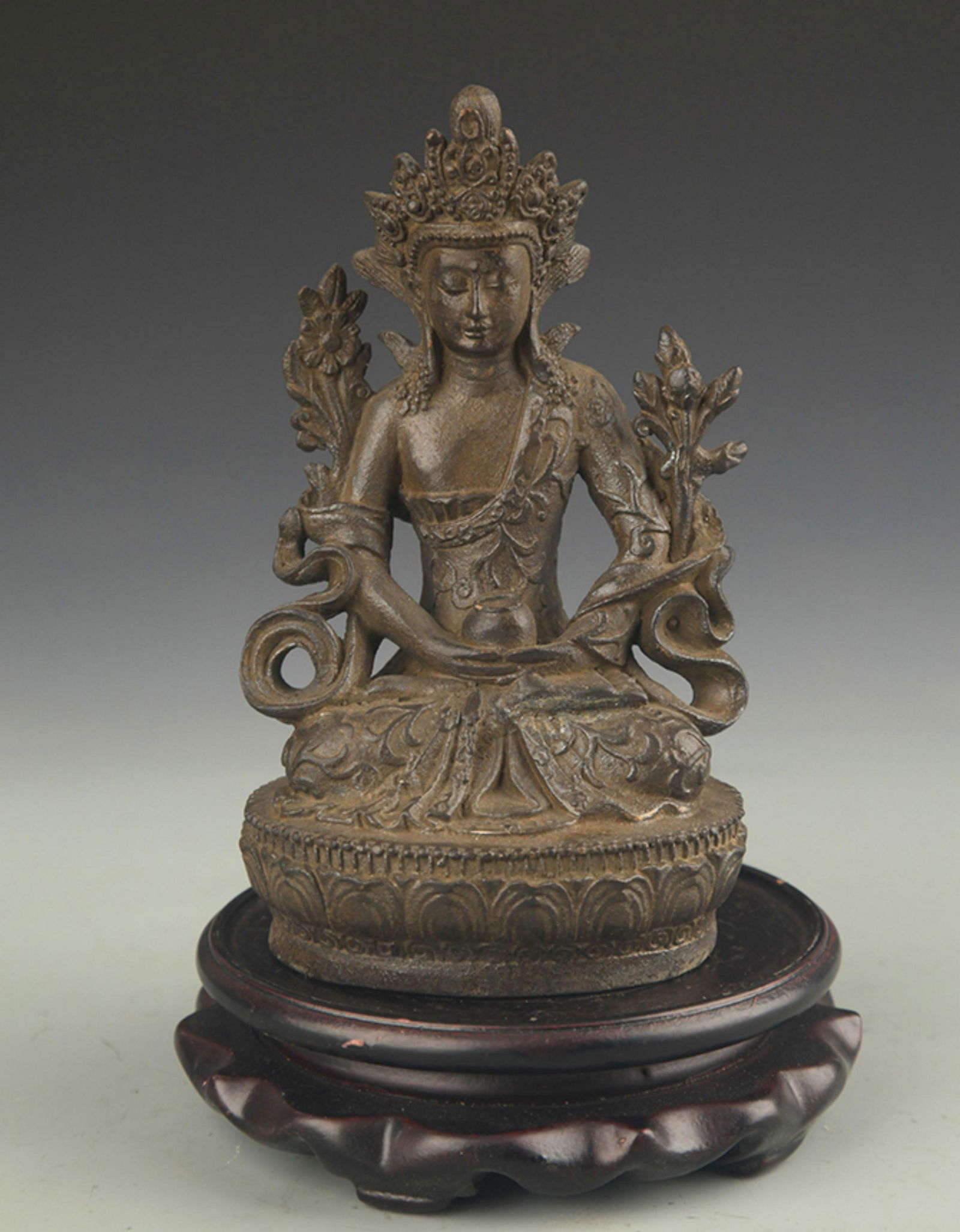 A RARE FINE BRONZE WHITE TARA STATUE (1 of 5)