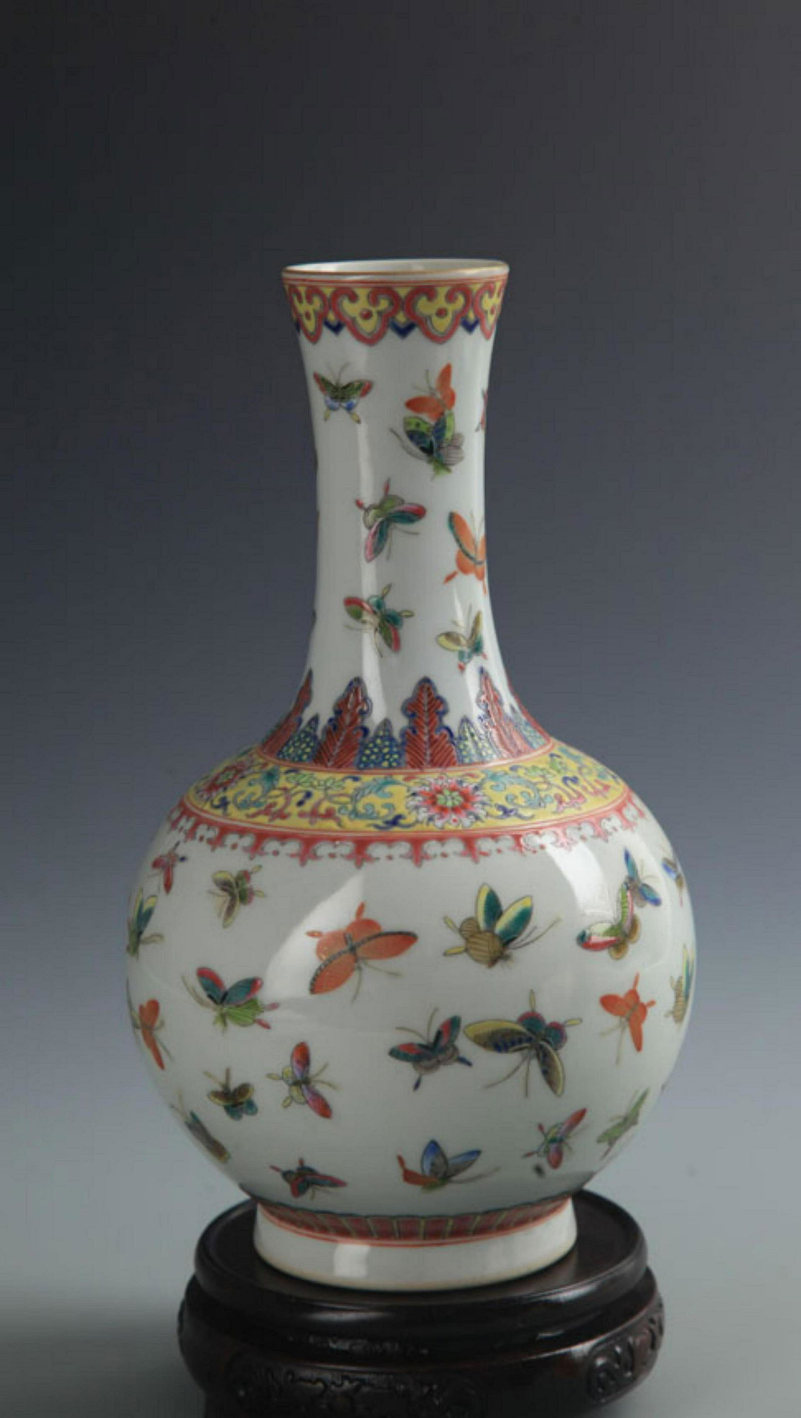 RARE FAMILLE ROSE BUTTERFLY PATTERN PORCELAIN BOTTLE (1 of 6)