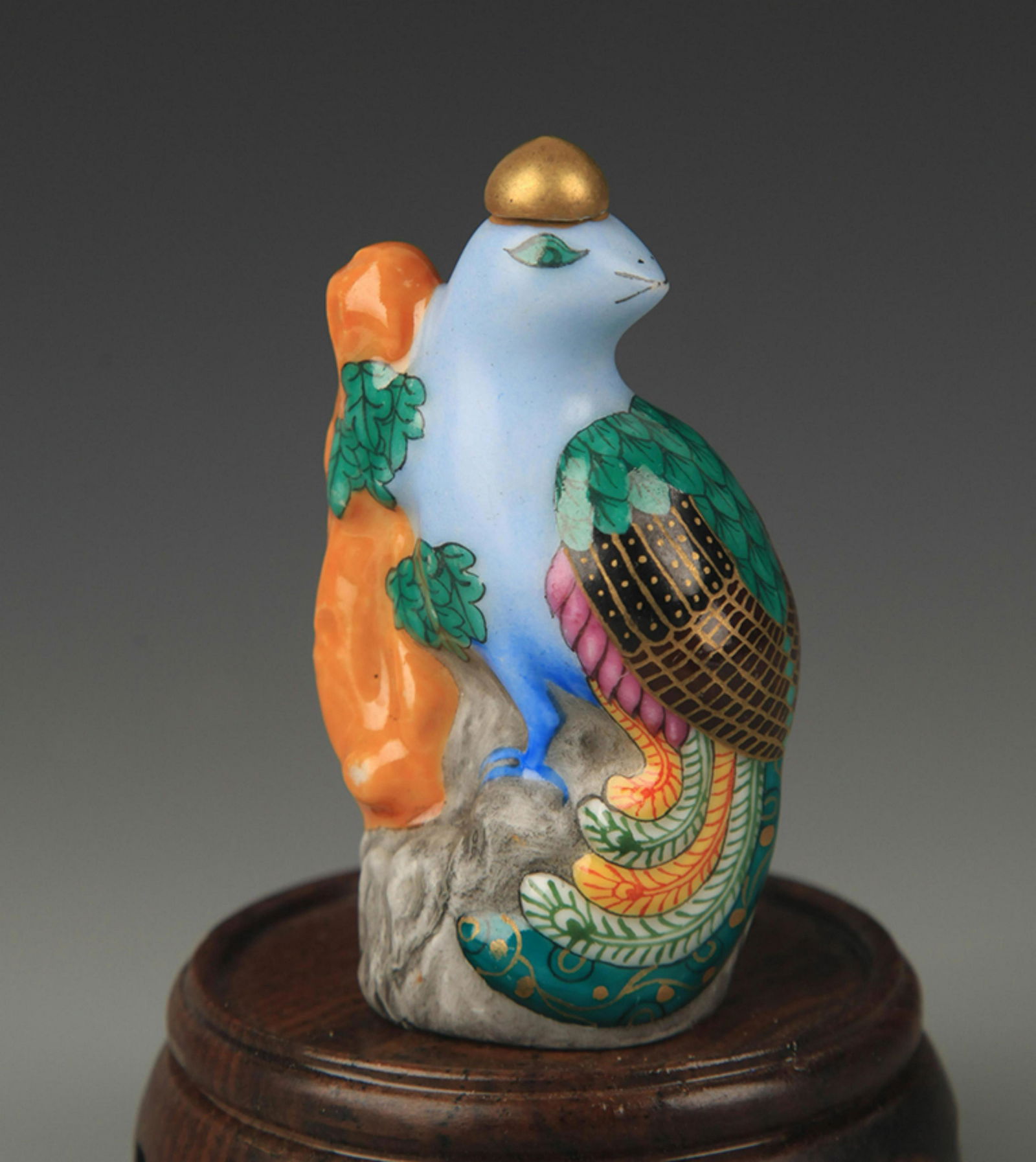 PORCELAIN FAMILLE ROSE CHICKEN PATTERN SNUFF BOTTLE (1 of 6)