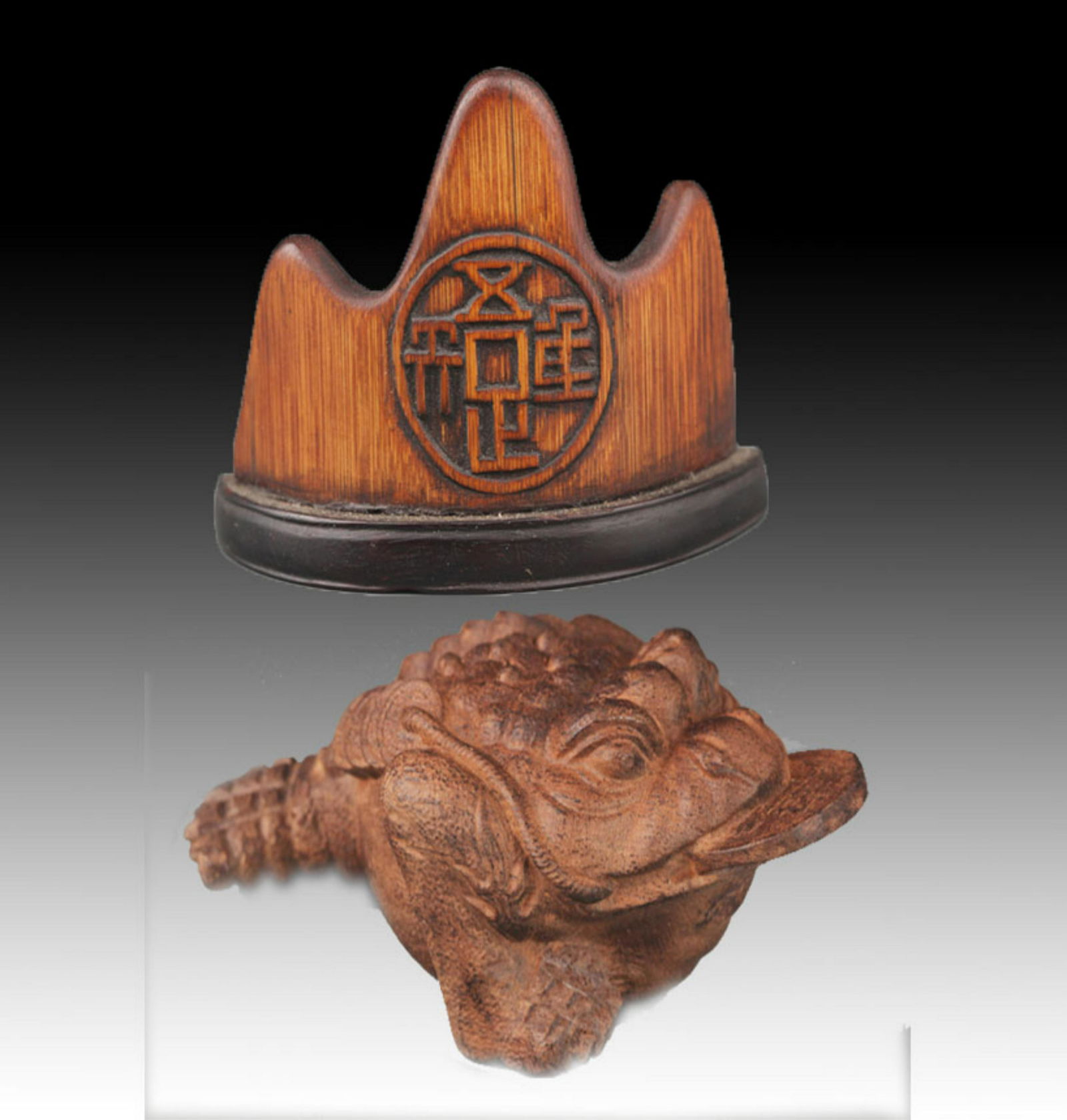 GROUP OF TWO FINELY CARVED WOODEN DECORATION (1 of 7)