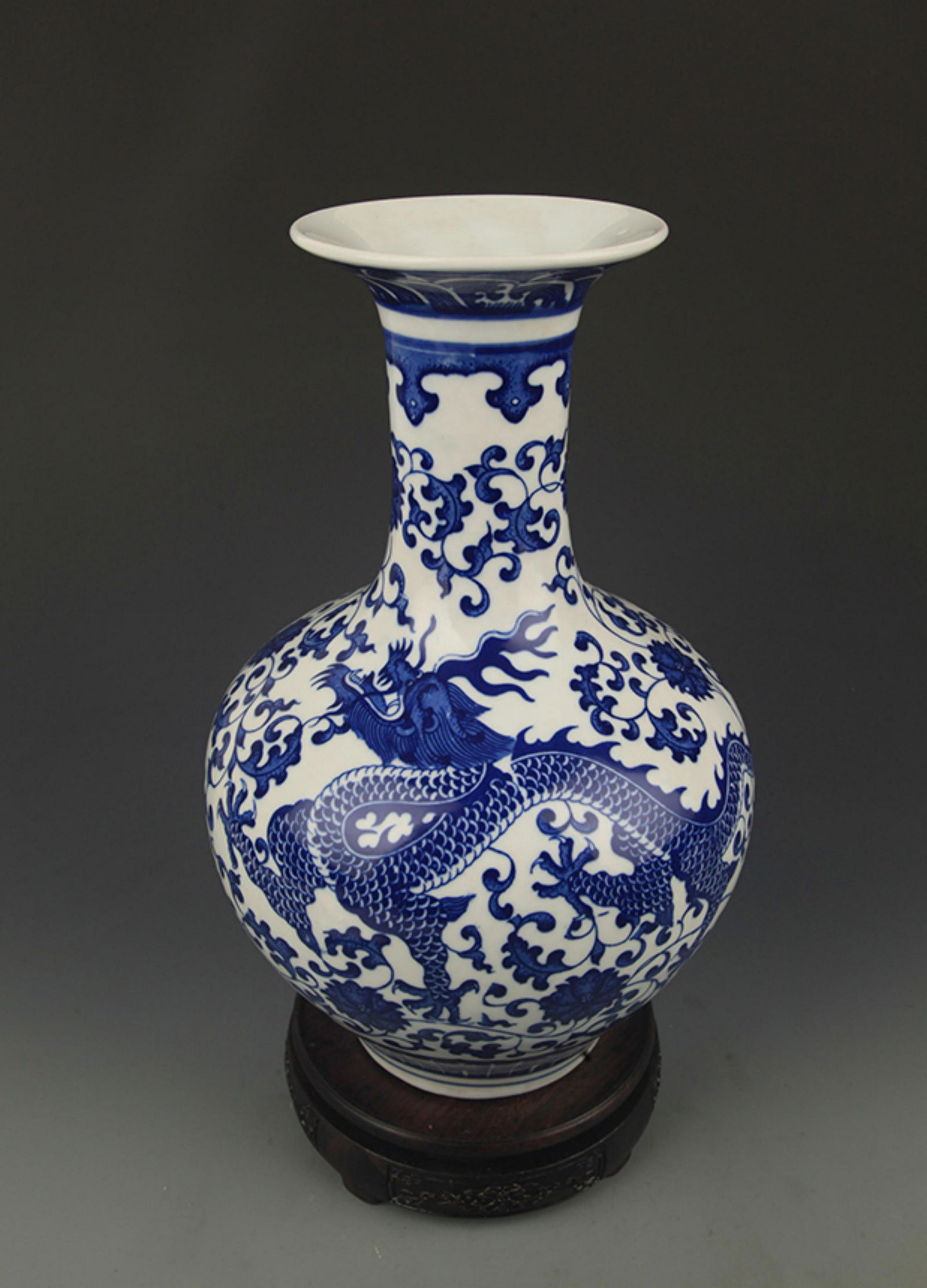 RARE BLUE AND WHITE DRAGON PATTERN DECORATIVE VASE (1 of 5)