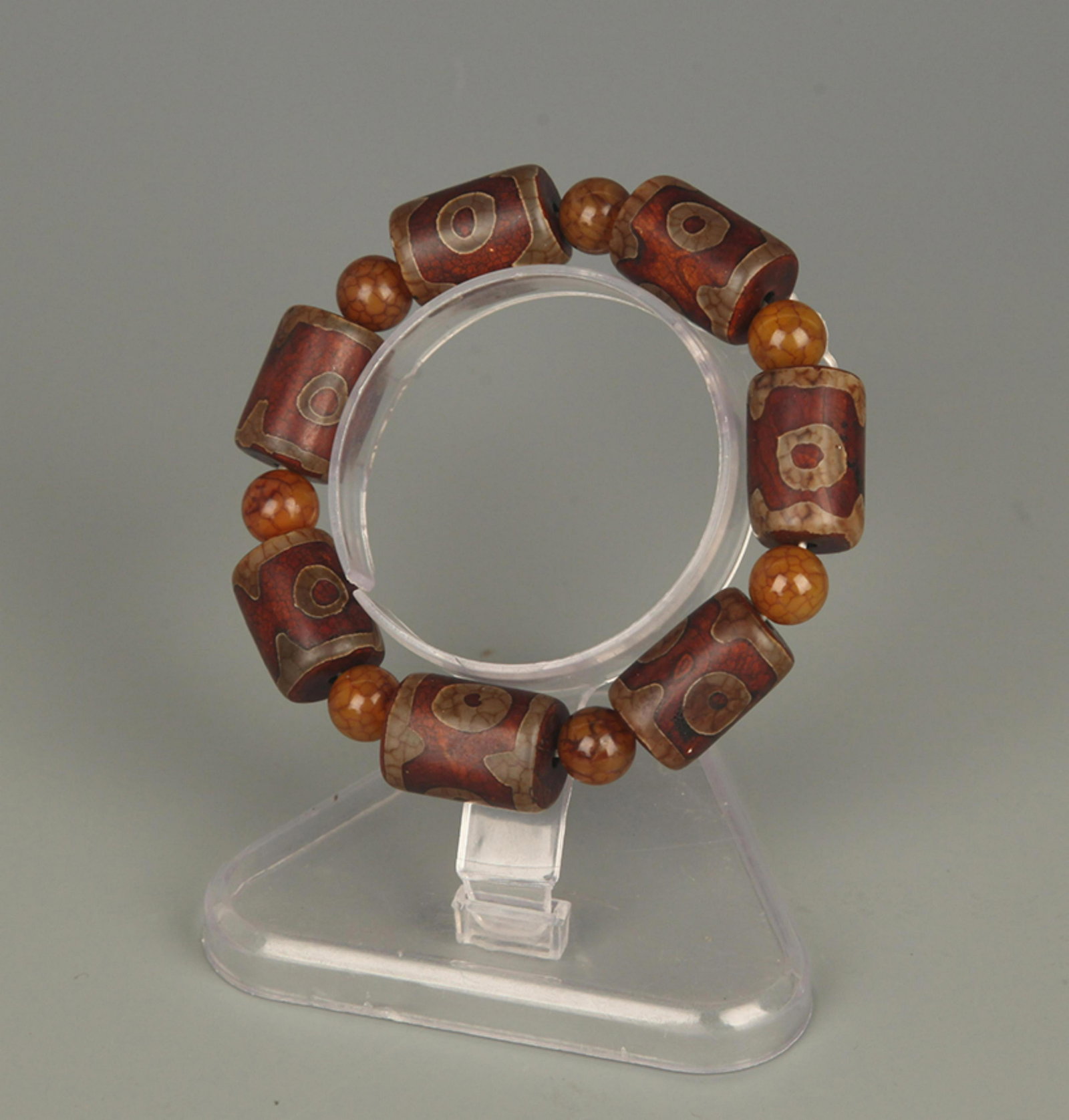 A FINE TIAN ZHU BRACELET: 20th Century, Each Bead Diameter: Long:0.75 inch