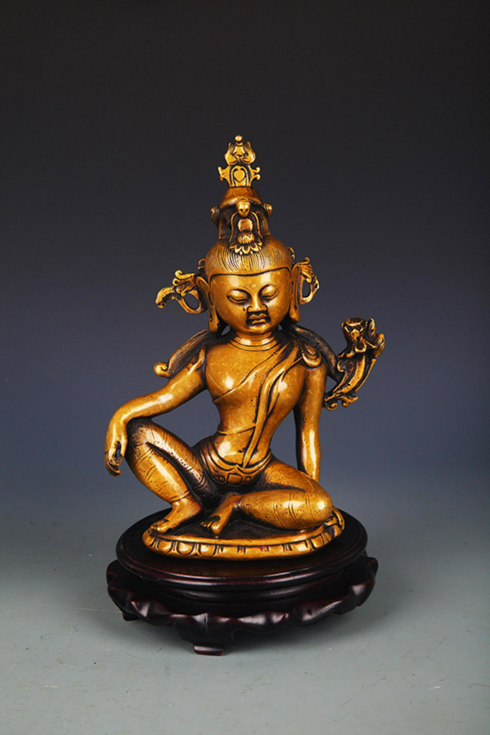 A FINE BRONZE TIBETAN TARA STATUE (1 of 9)