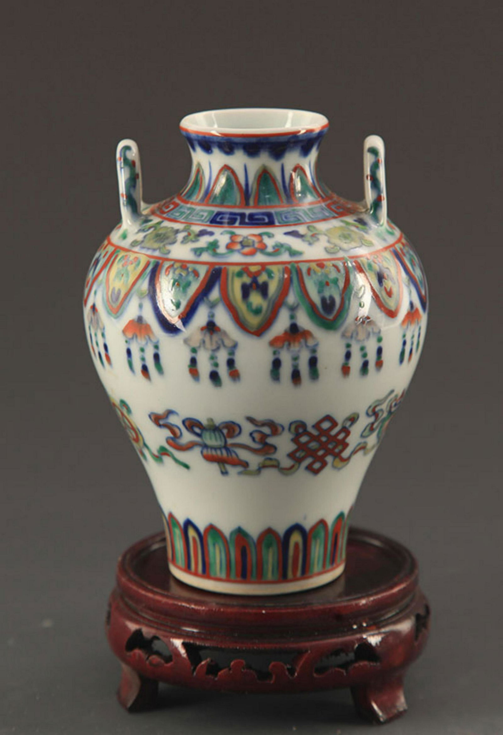 FINE DOUCAI COLOR DOUBLE EAR PORCELAIN VASE (1 of 5)