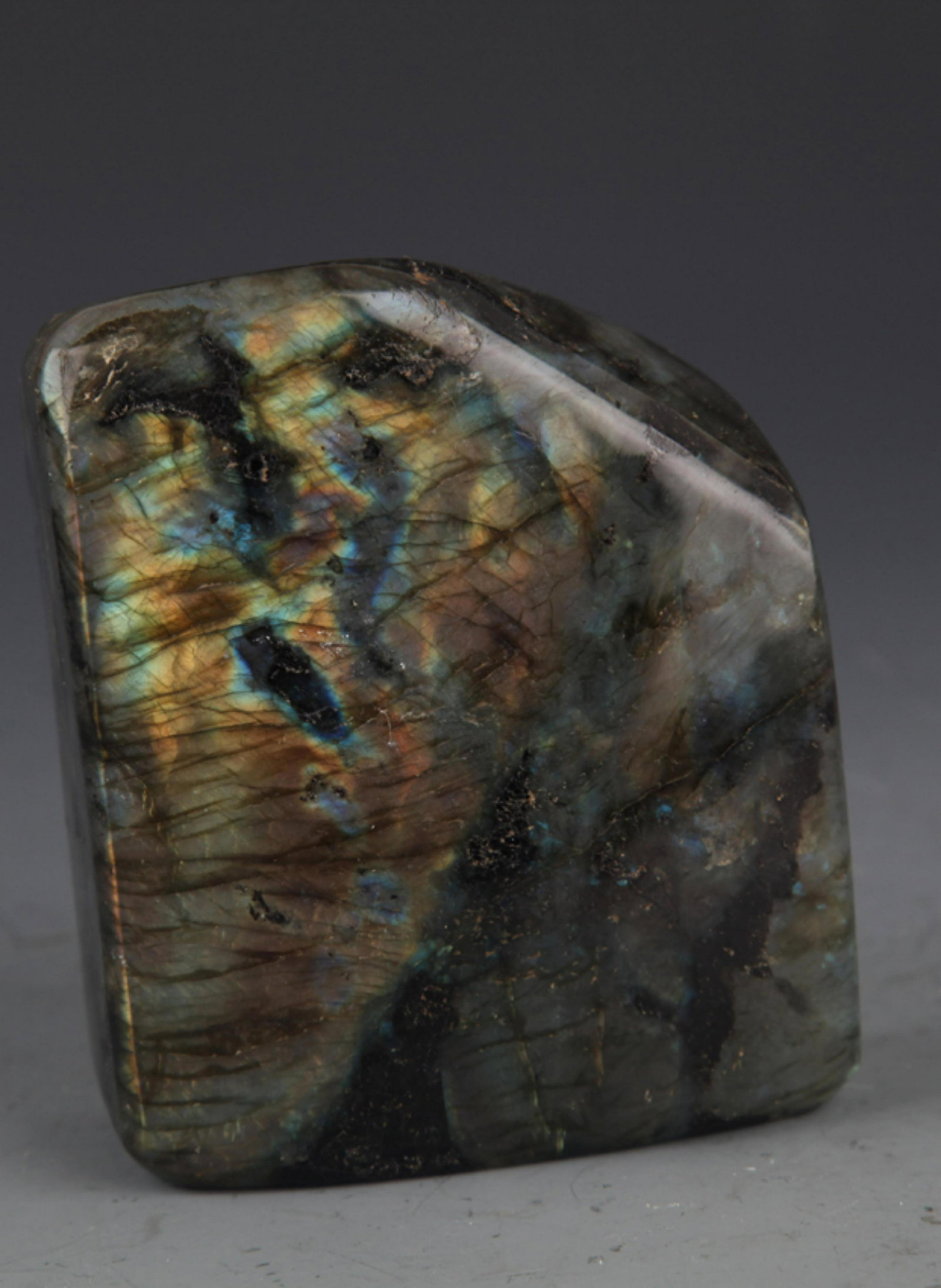A FINE MOONSTONE: 20th Century, High:4.00 inch; Width:3.25 inch