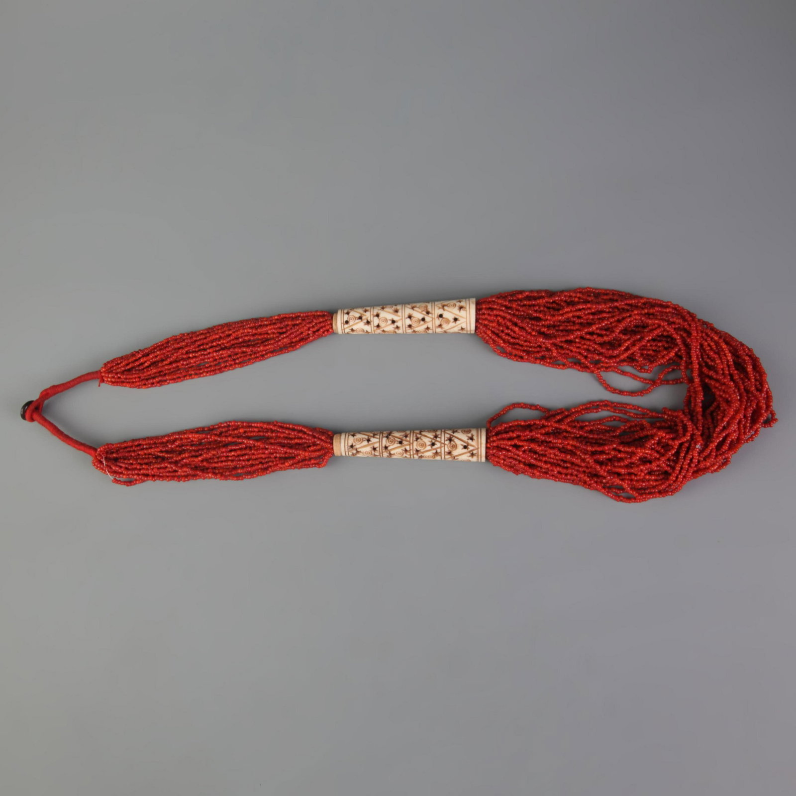 A FINE CORAL AND OX BONE NECKLACE: 20th Century, Long:34.5