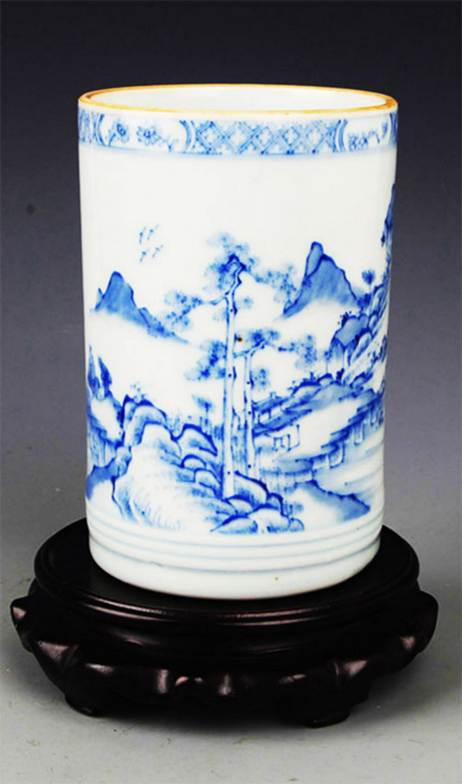 A BLUE AND WHITE PORCELAIN BRUSH HOLDER: Ming Dynasty Style, , High: 6.0 inch; Diameter: 4.0 inch