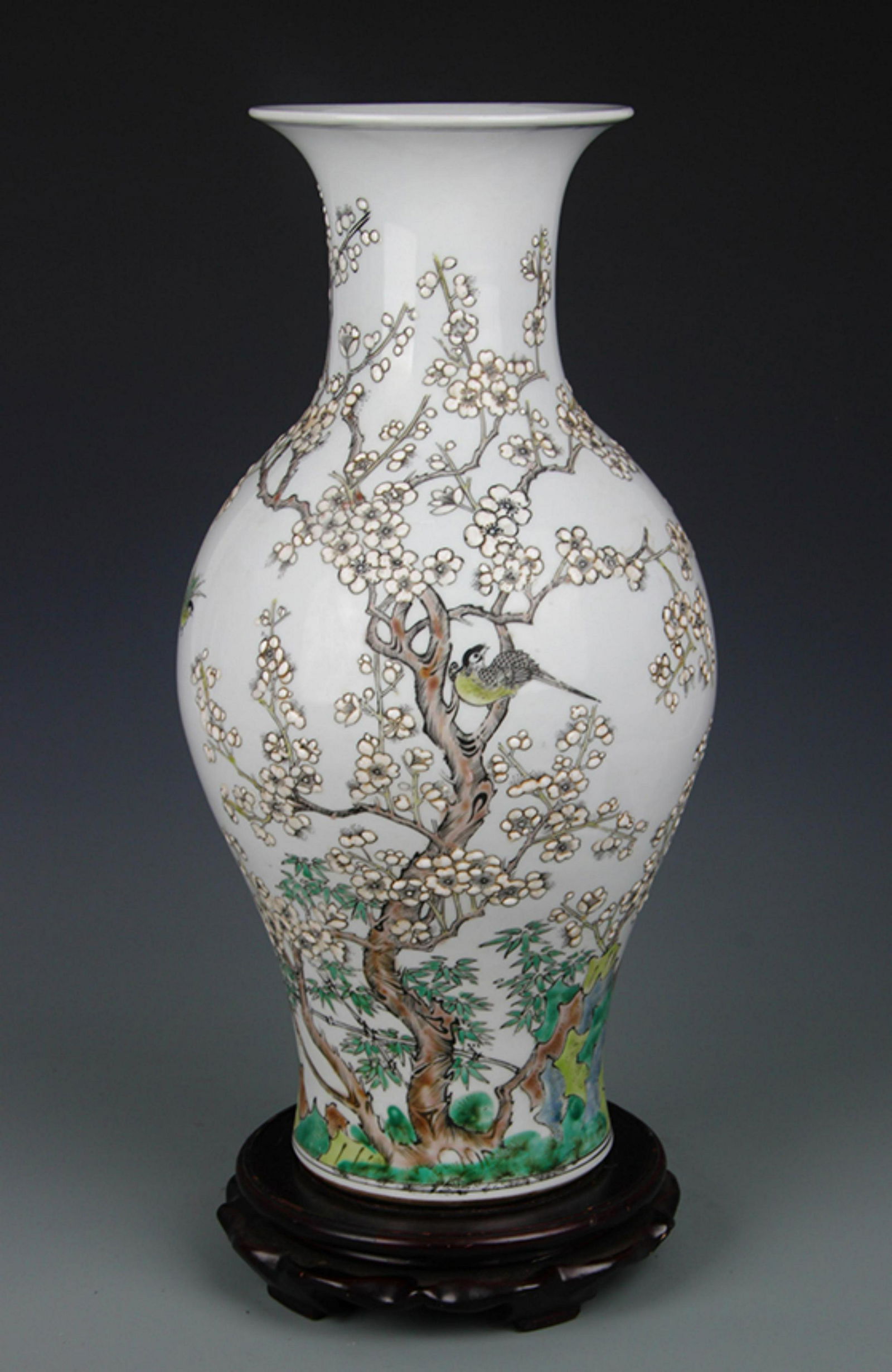 FAMILLE ROSE BIRD PATTERN PORCELAIN VASE (1 of 5)
