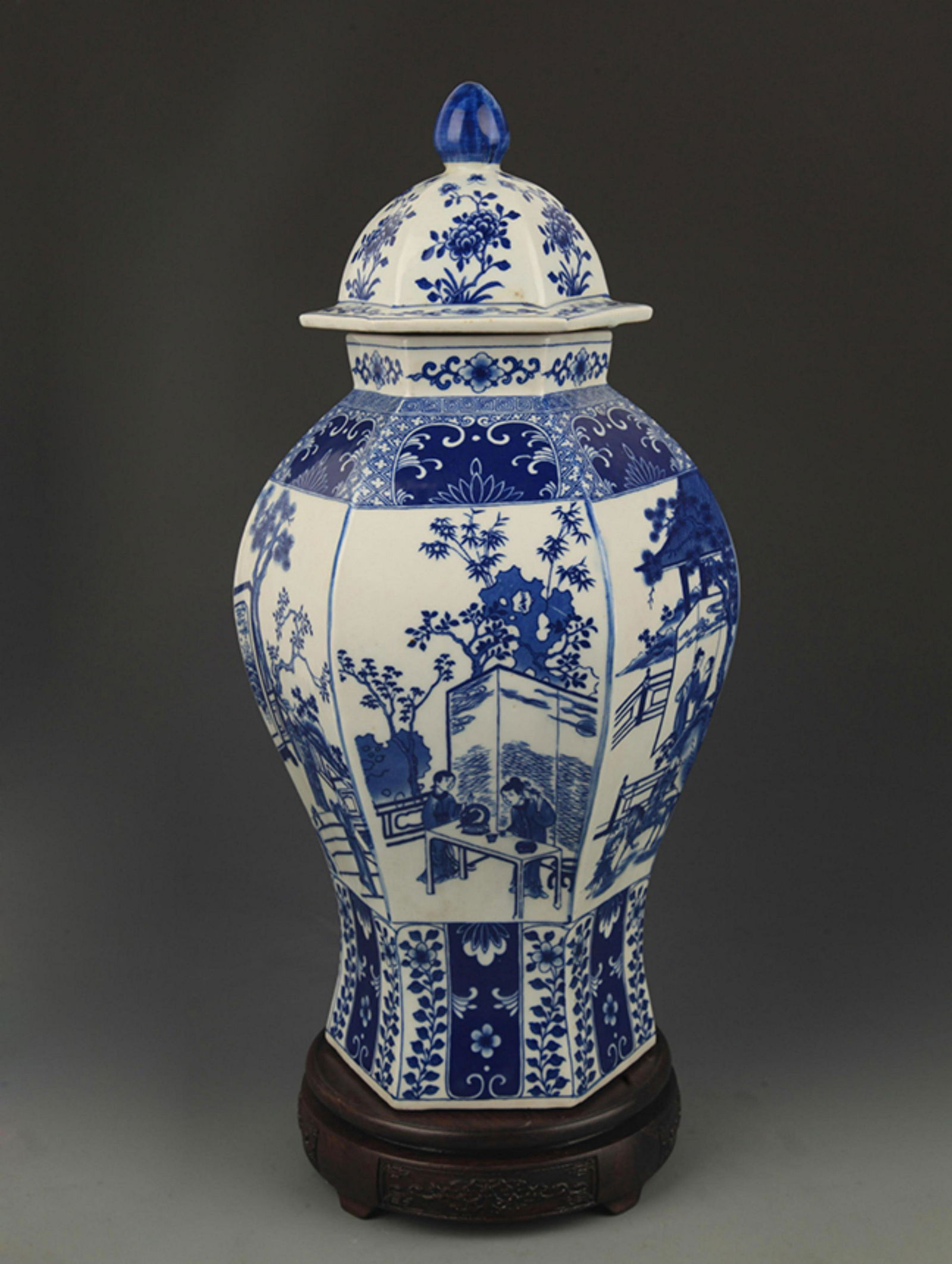 BLUE AND WHITE CHARACTER PATTERN GENERAL TYPE VASE (1 of 6)