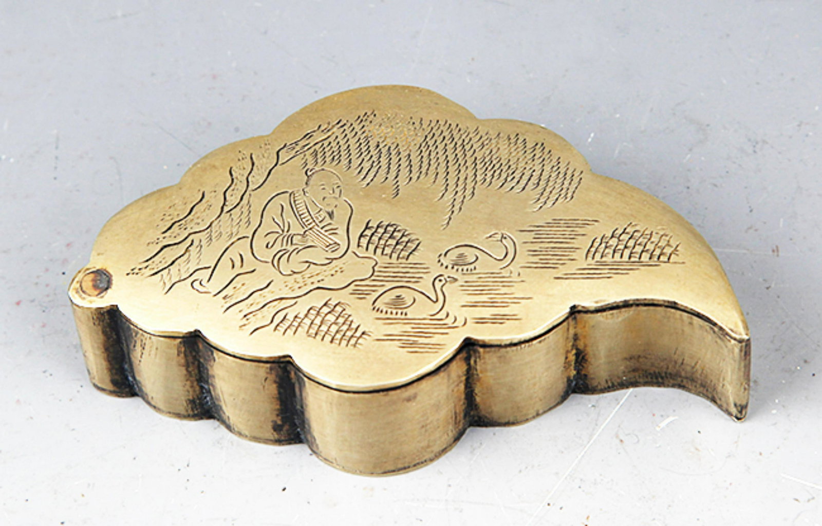 A FINELY CARVED BRONZE LEAF SHAPED INK BOX (1 of 4)