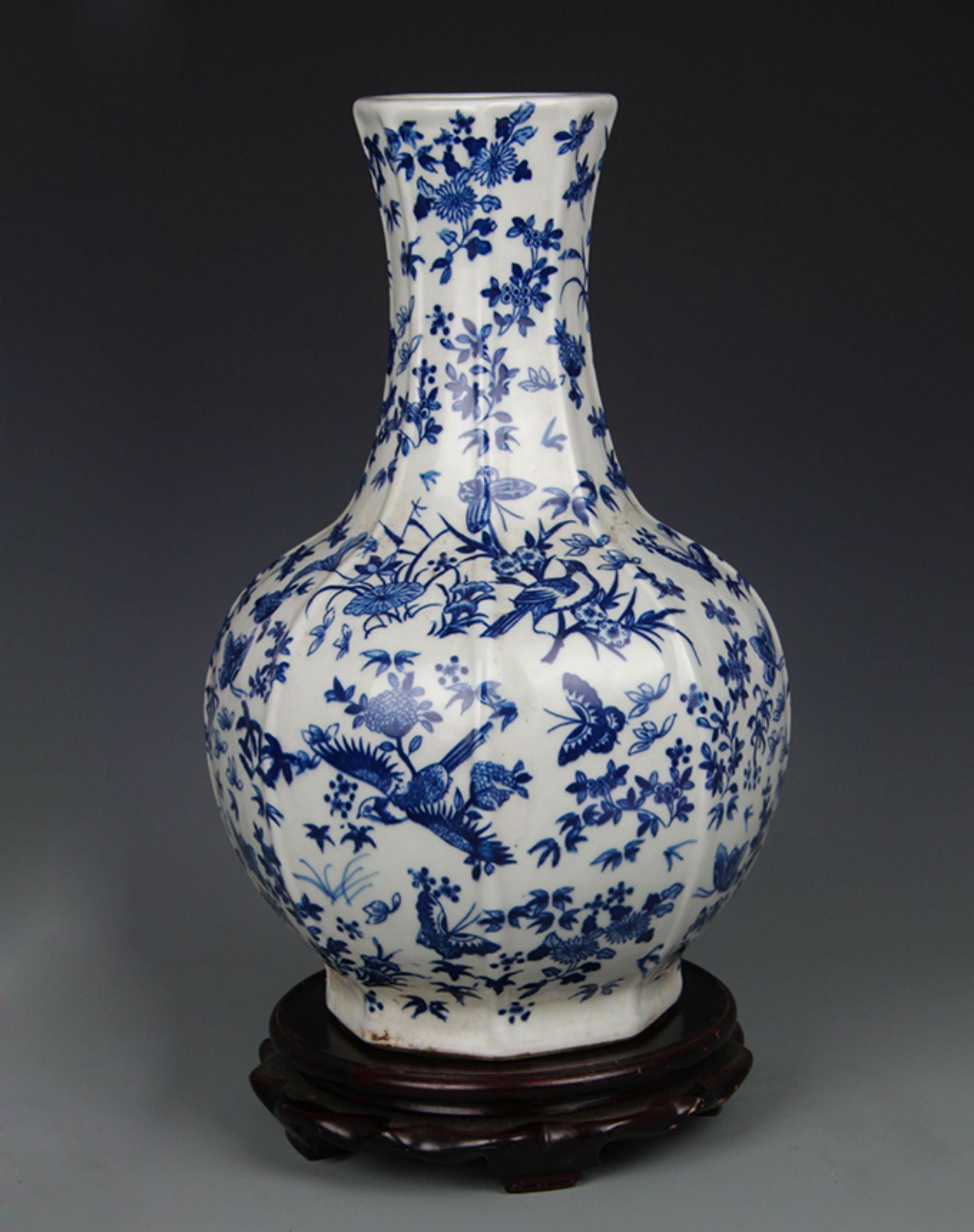 BLUE AND WHITE BUTTERFLY PATTERN GLOBULAR SHAPE VASE (1 of 5)