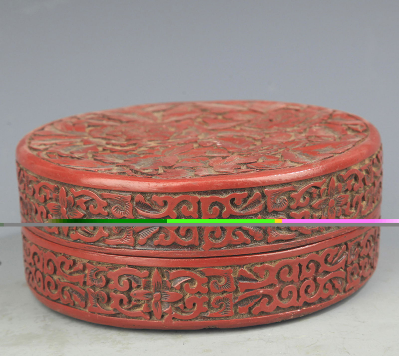 A FINELY CARVED LACQUER BOX WITH COVER (1 of 5)