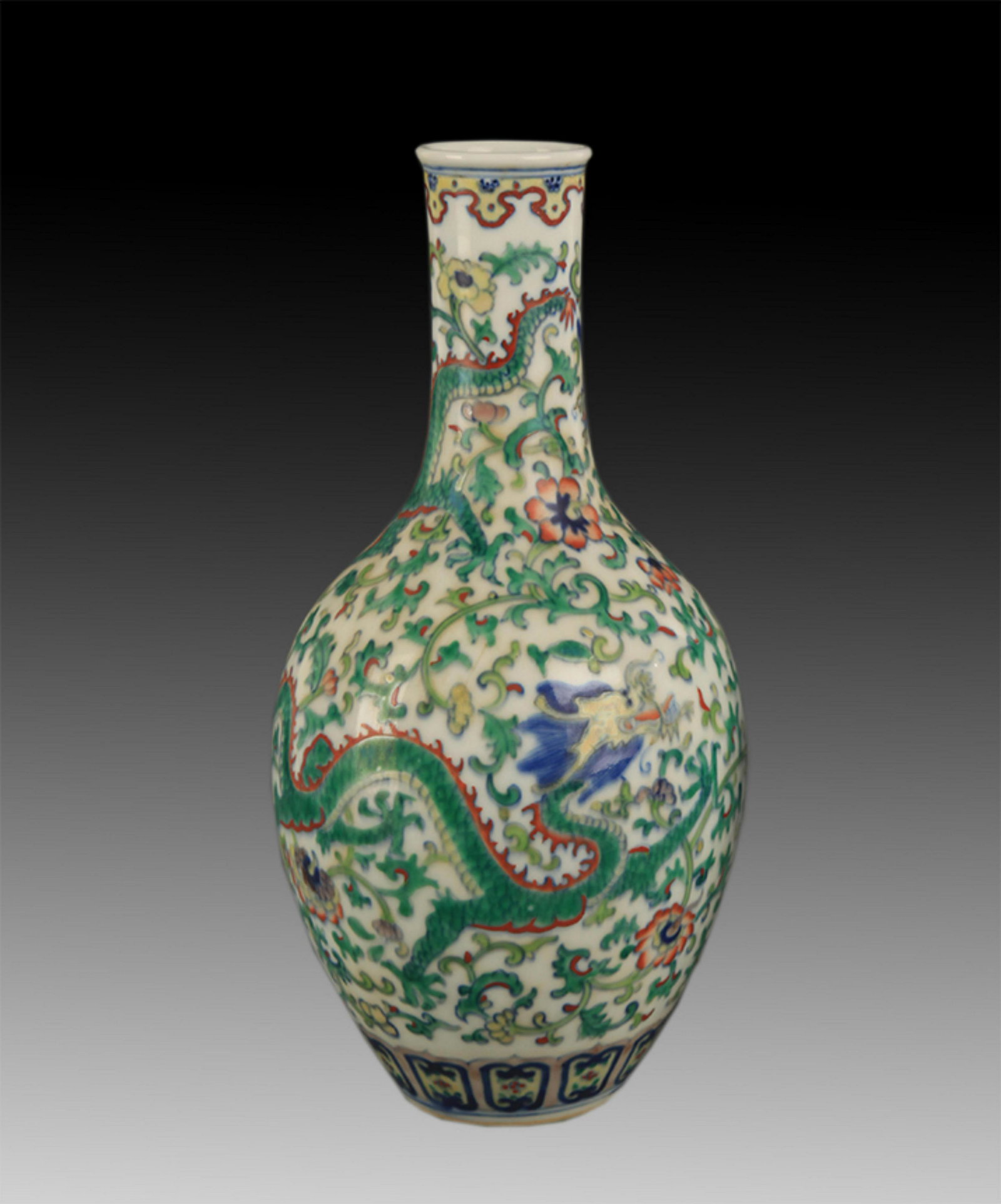 FINE DOUCAI COLOR DRAGON LONG NECK BOTTLE (1 of 5)