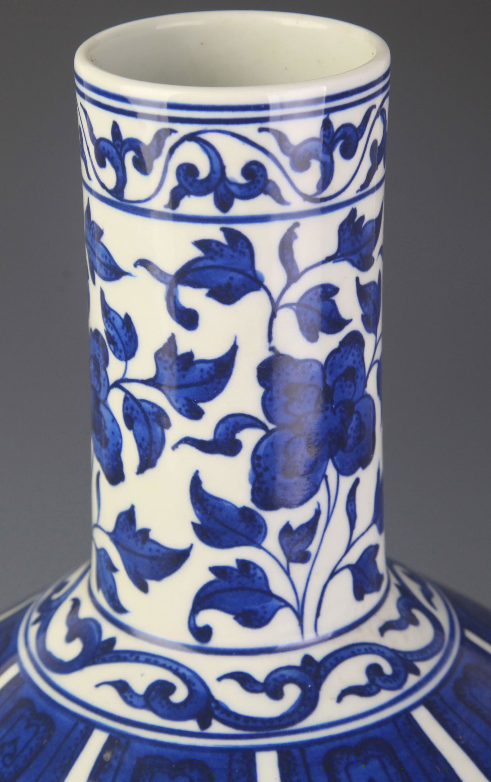 RARE BLUE AND WHITE FLOWER PATTERN VASE: Qing Dynasty Qian Long Period, High: 16.00inch; Diameter: 2.5inch