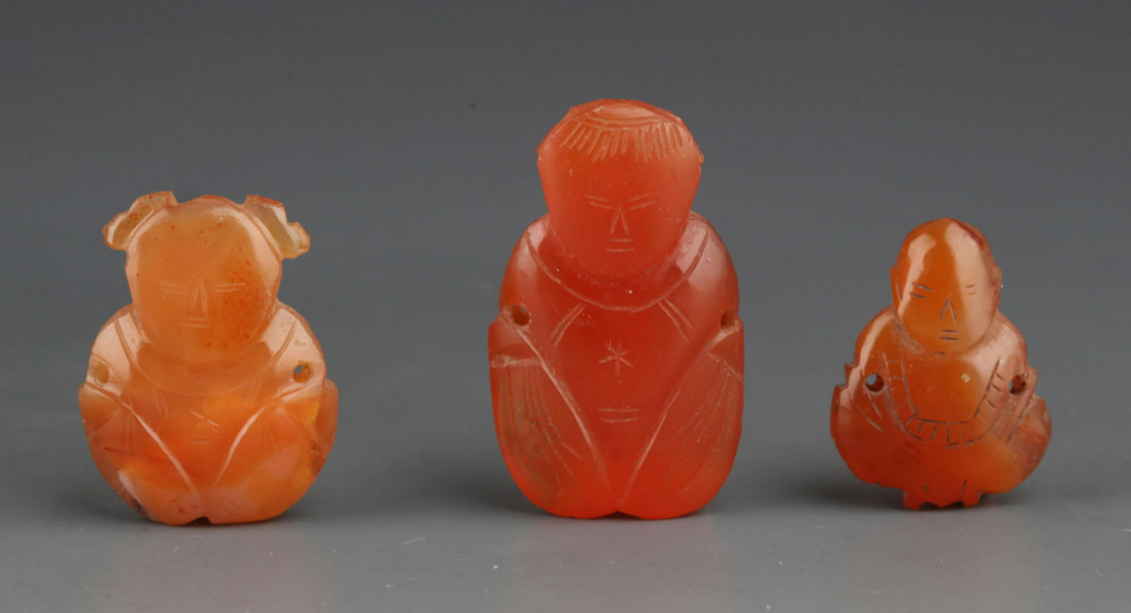 GROUP OF THREE AGATE CHINESE ITEMS (1 of 3)