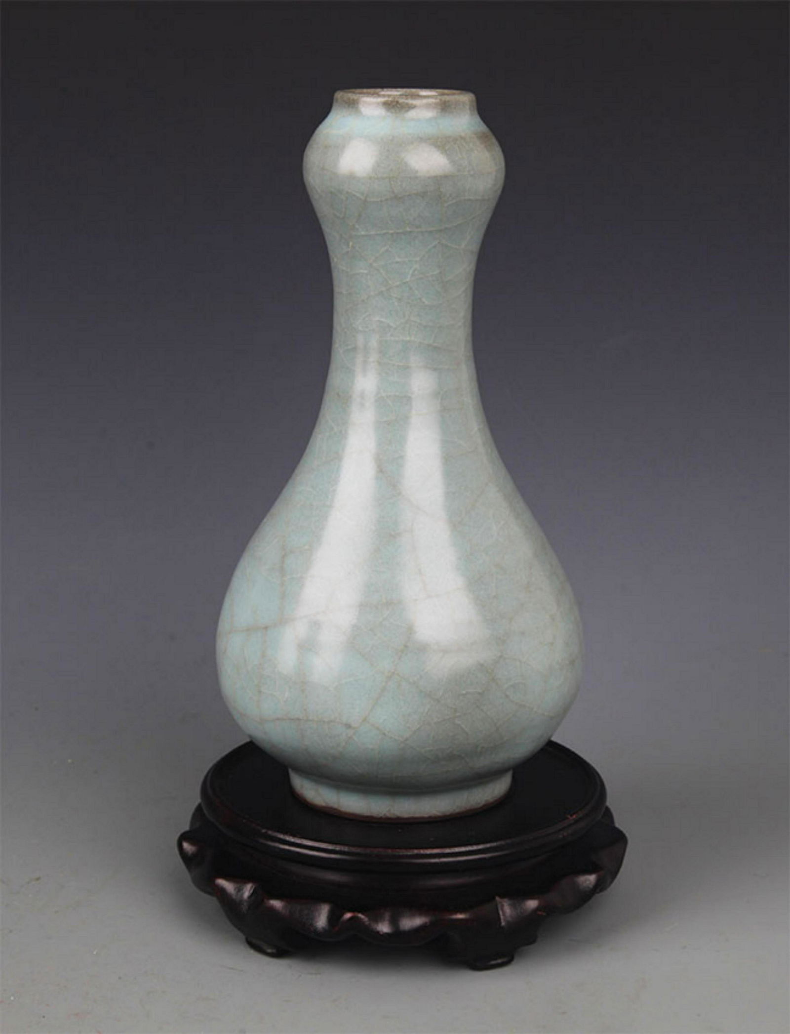 A GE TYPE GLAZED GARLIC HEAD BOTTLE (1 of 5)