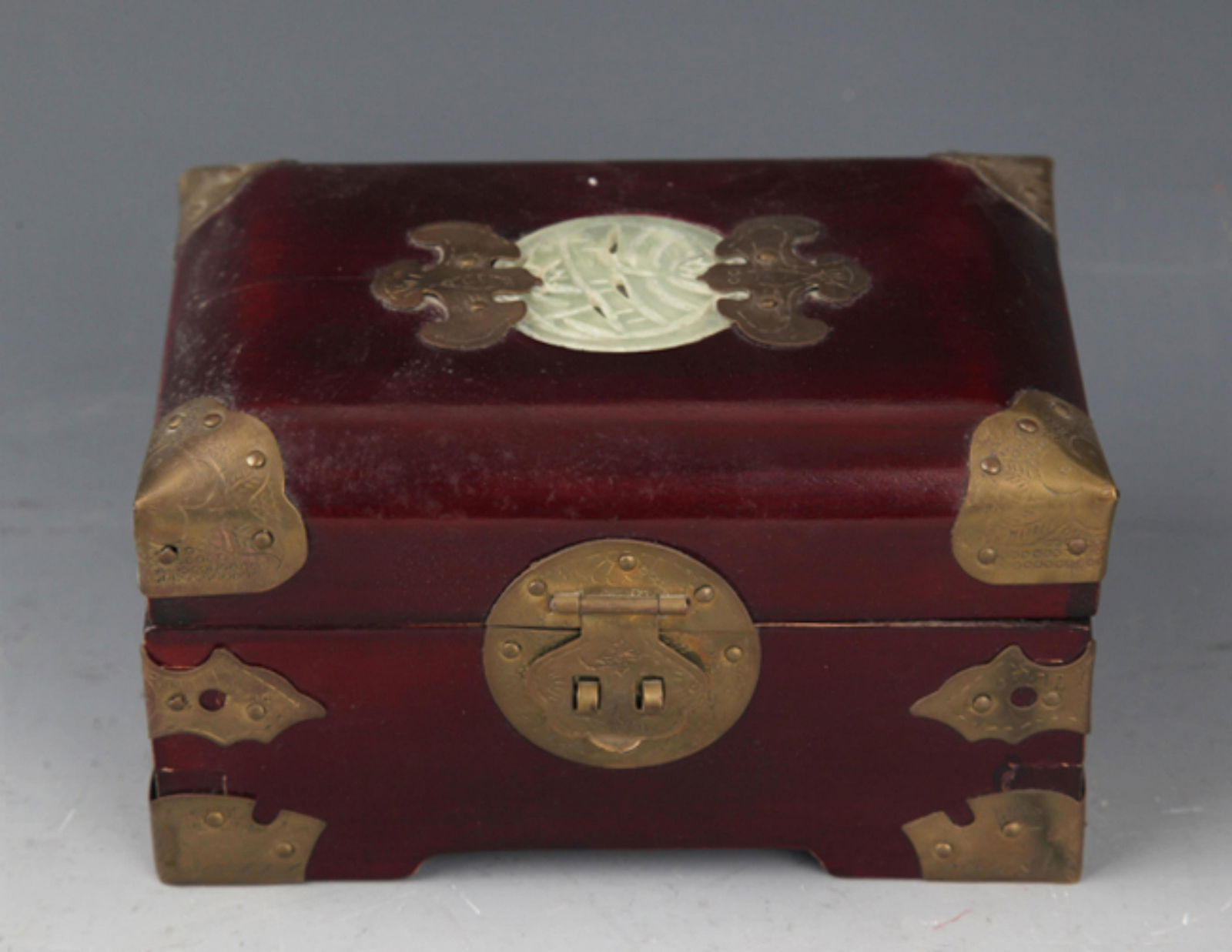 A WOODEN JEWELRY BOX WITH JADE (1 of 7)