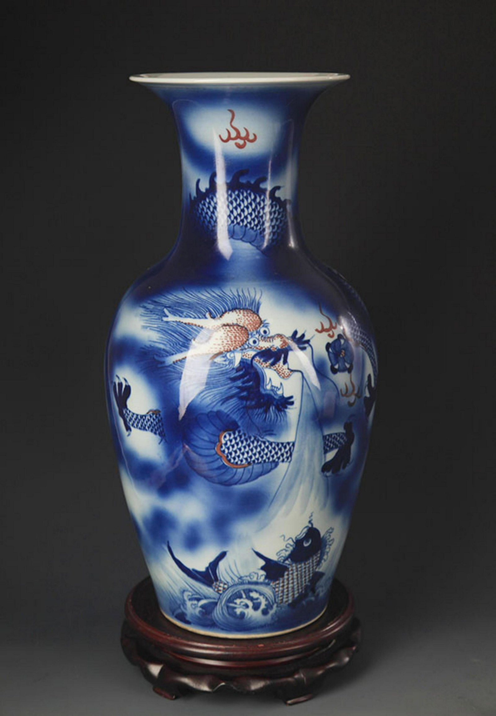 BLUE AND WHITE YOU LI HONG FISH PATTERN PORCELAIN VASE (1 of 7)