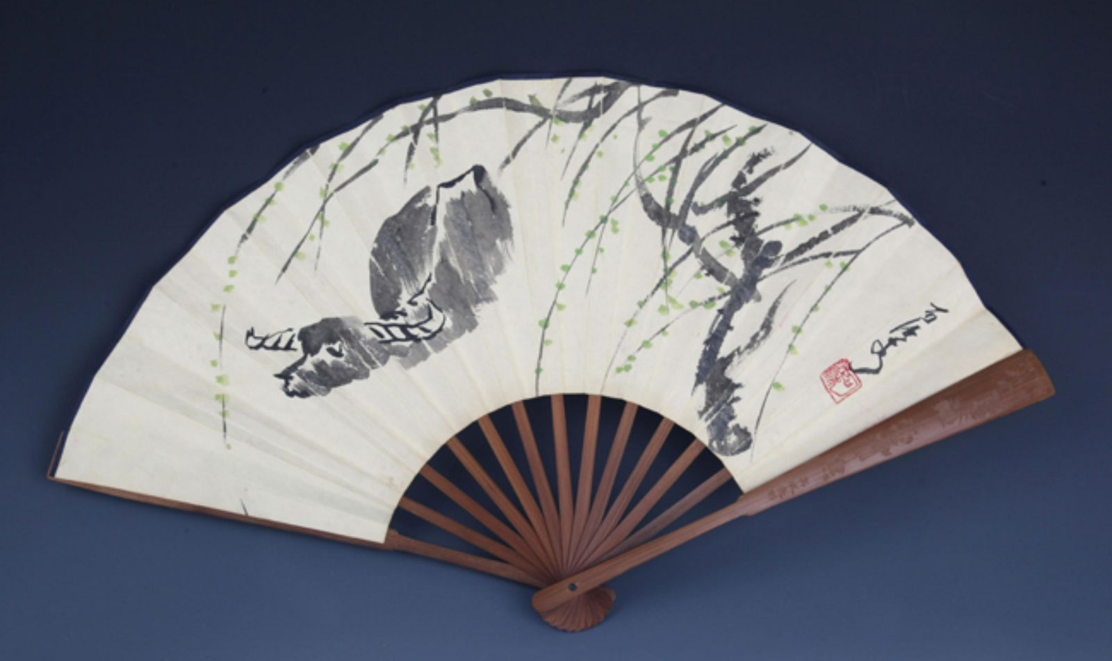 A FINE CHINESE FOLDING FAN BY LI KE RAN (1 of 7)