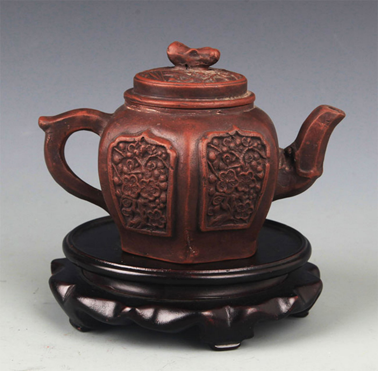 A FINELY CARVED SIX SIZE ZISHA TEA POT: Republic Period, High: 4.25 inch; Long:6.0 inch