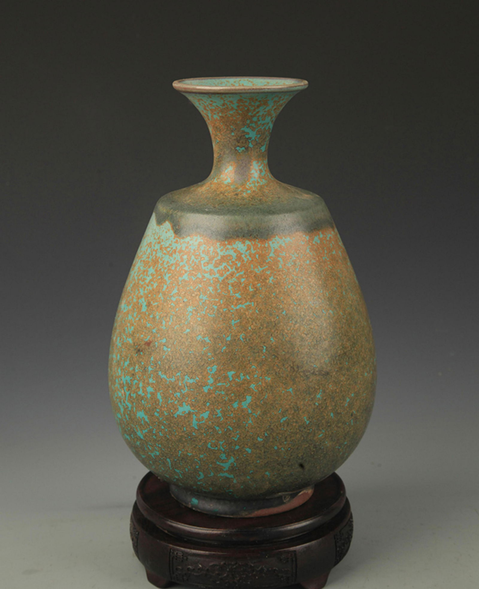 A LU JUN GLAZE YU HU CHUN VASE: High: 10.25 inch; Diameter: 3.0 inch