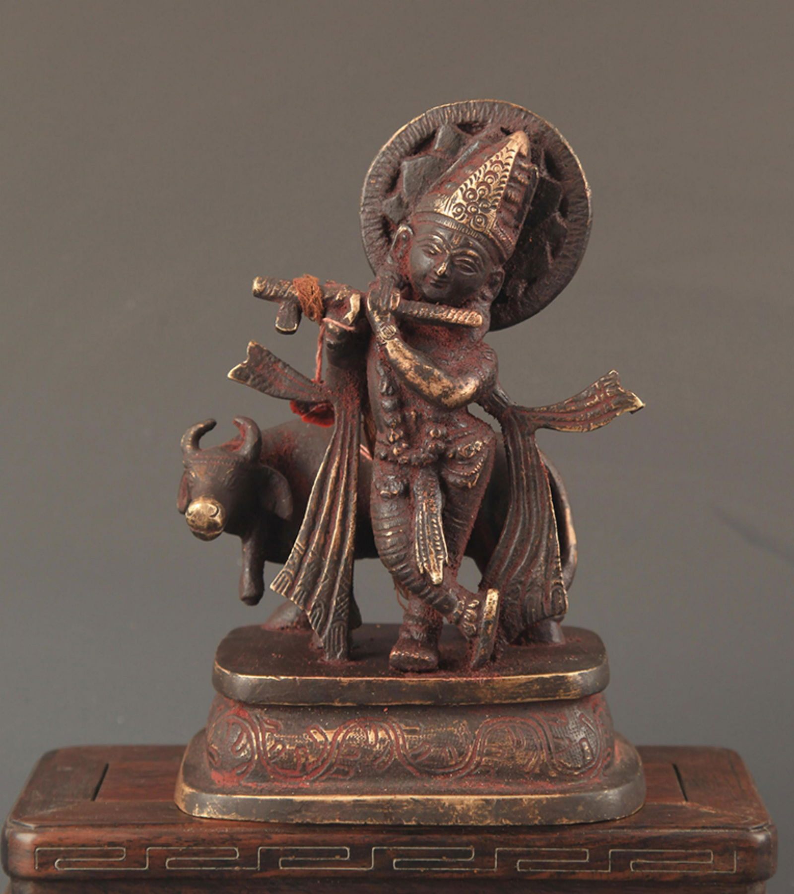 A BRONZE CHILDREN CATTLE DECORATION (1 of 5)