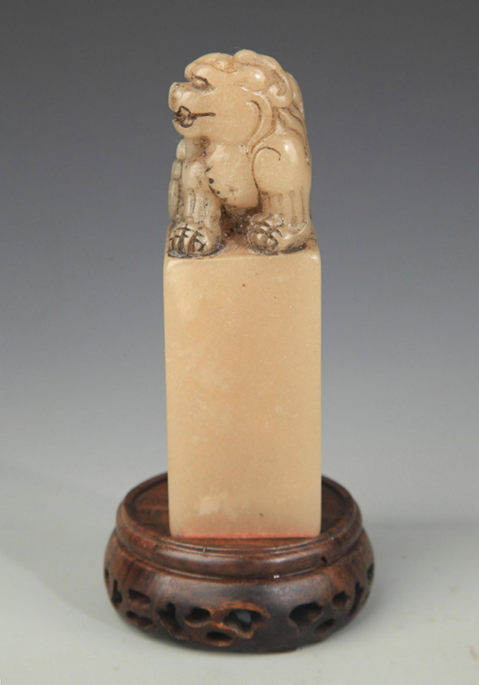 SHOU SHAN STONE ANIMAL TOP SEAL: 20th Century, High: 4.5 inch; Width:1.37 inch