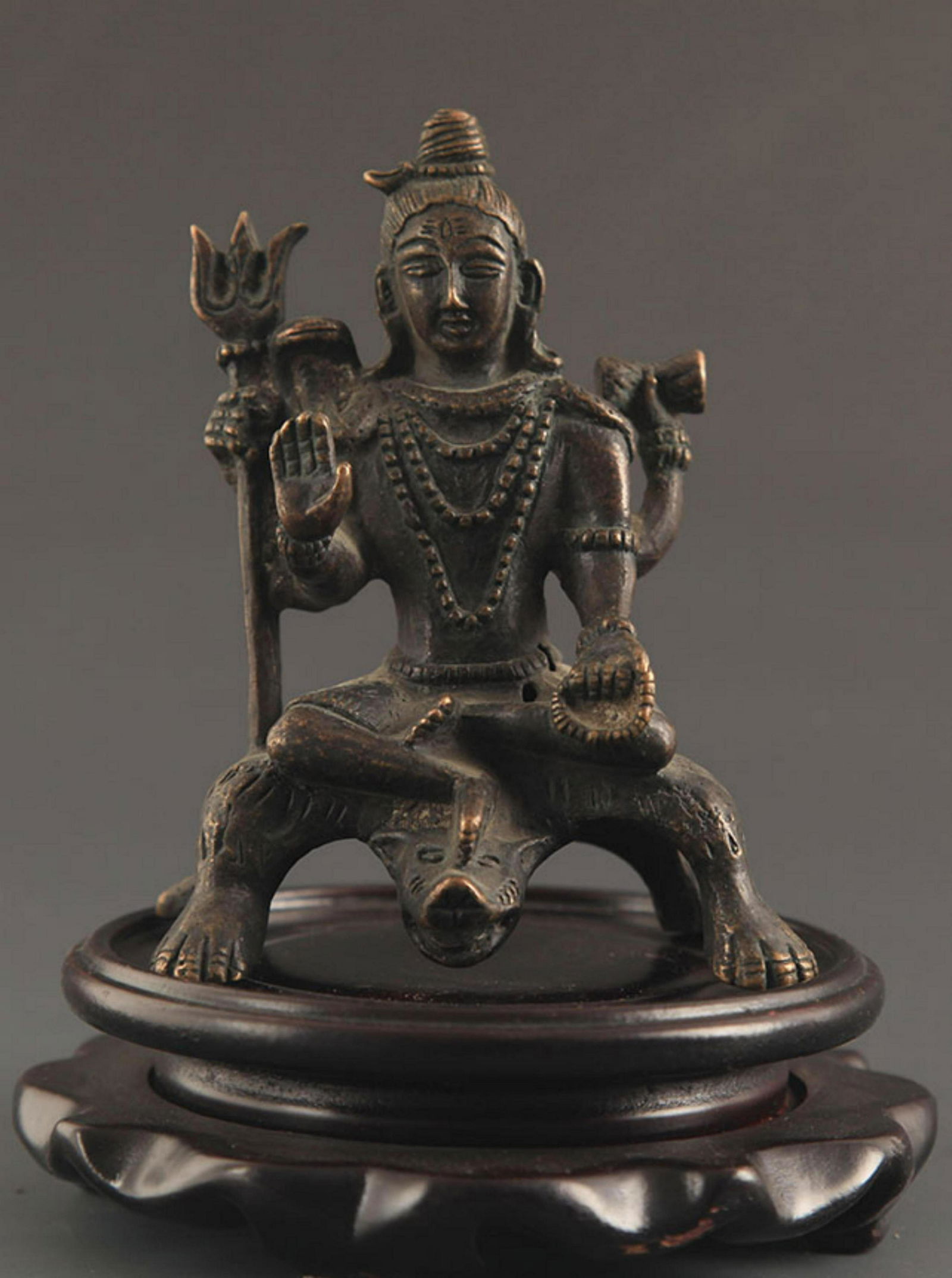 A FINE SMALL BRONZE BUDDHA STATUE (1 of 6)