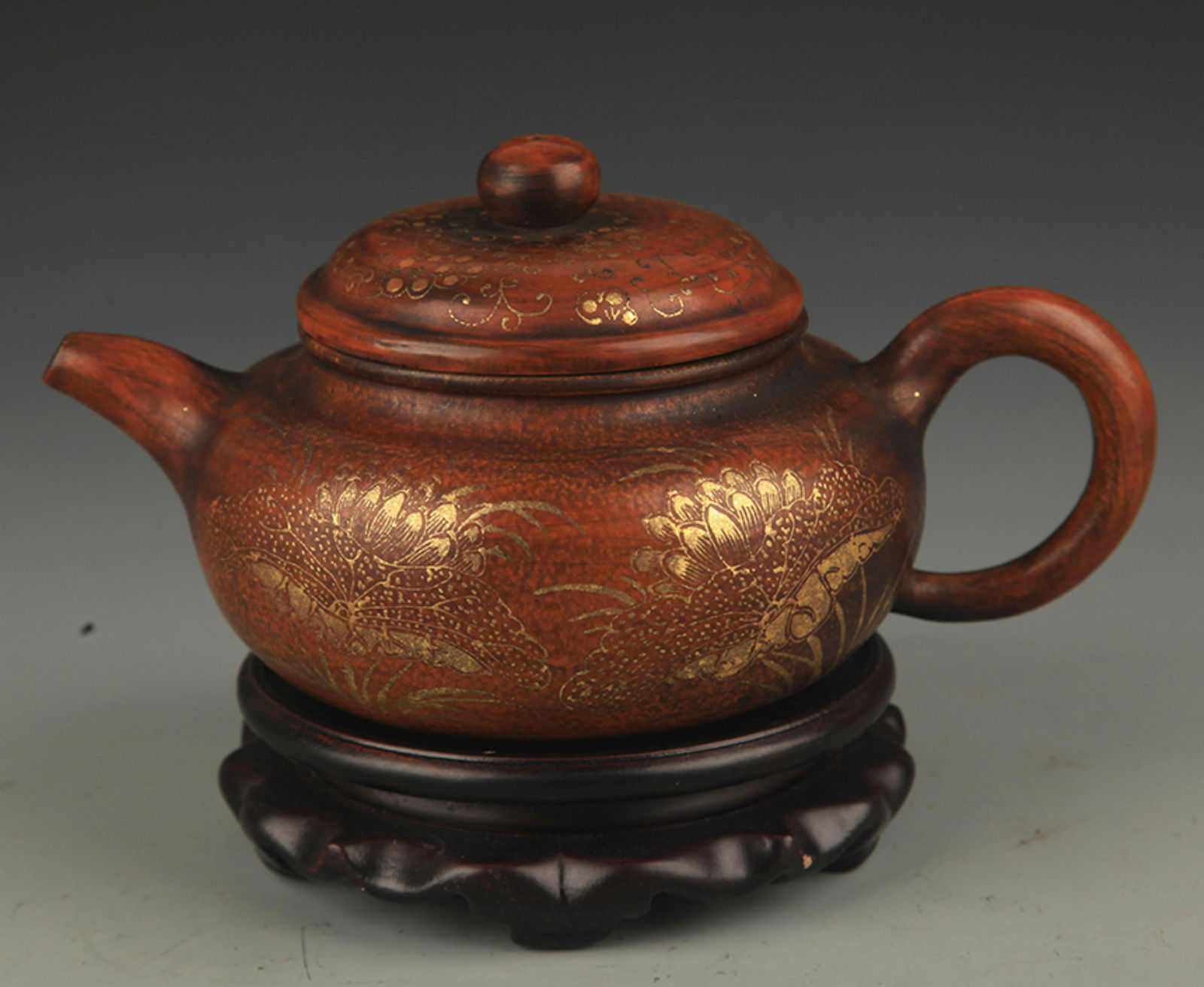 A FINE GU JING ZHOU MARK LOTUS PATTERN ZISHA TEA POT (1 of 3)