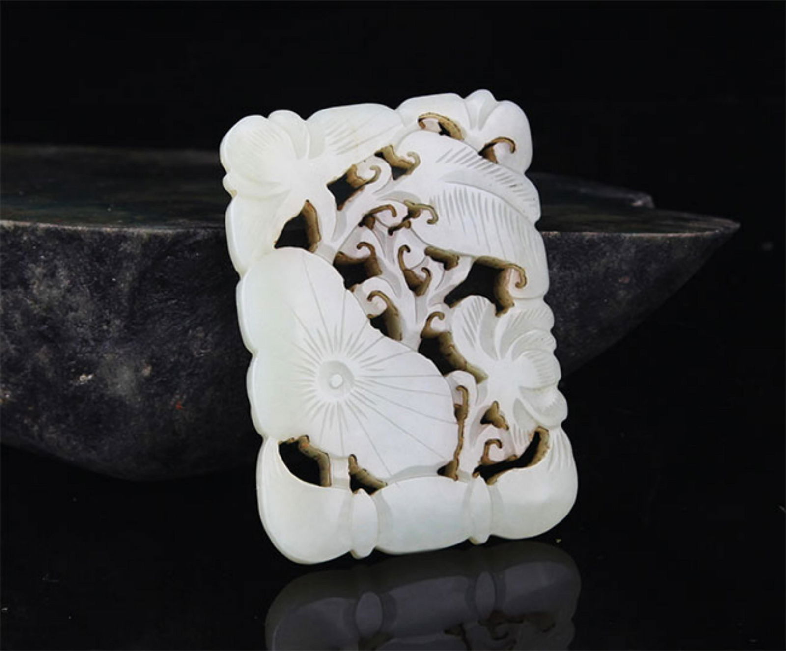 A FINE LOTUS CARVING PALE CELADON JADE PENDANT (1 of 3)