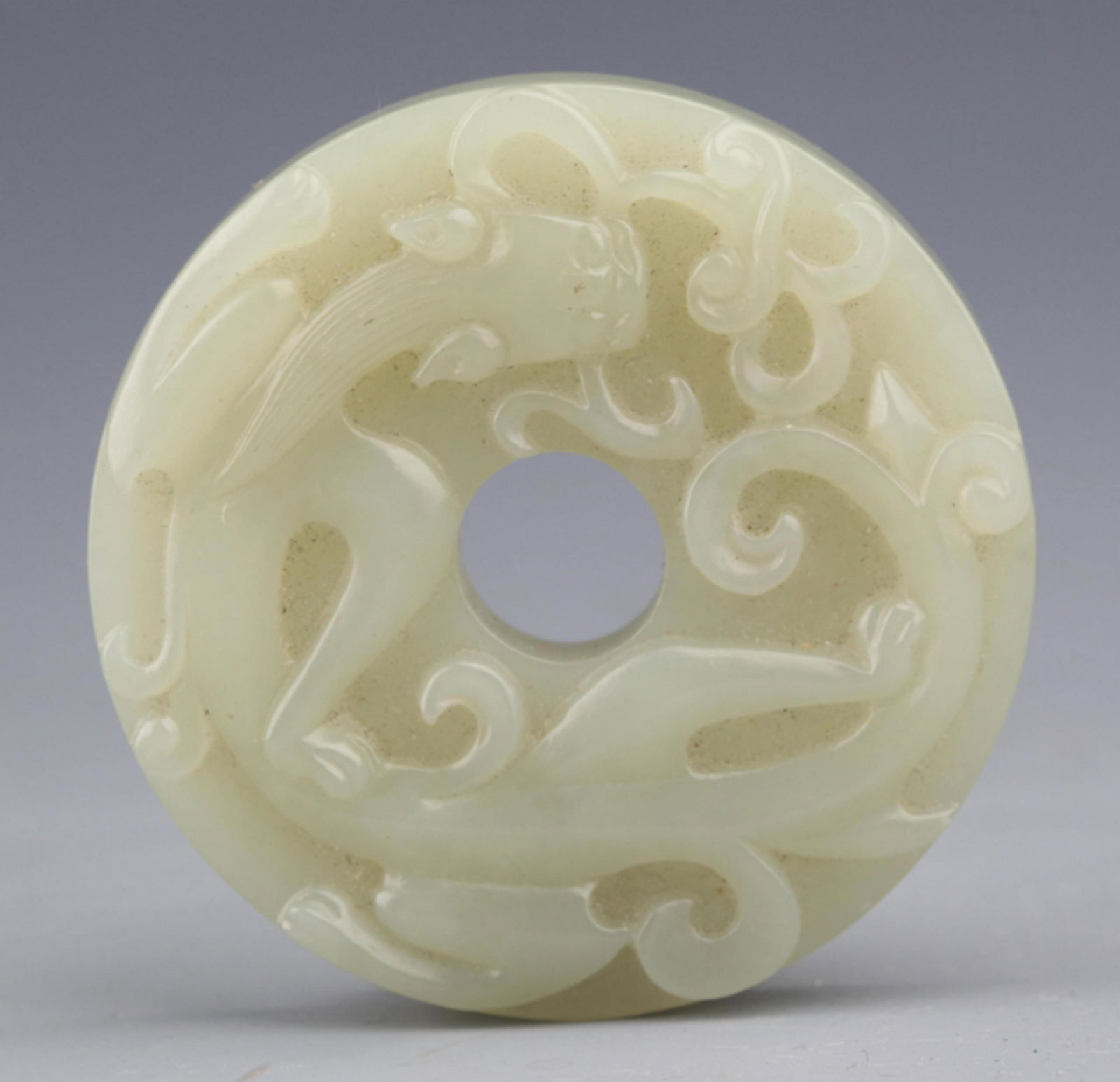 A FINE DRAGON CARVING HE TIAN JADE PENDANT (1 of 3)