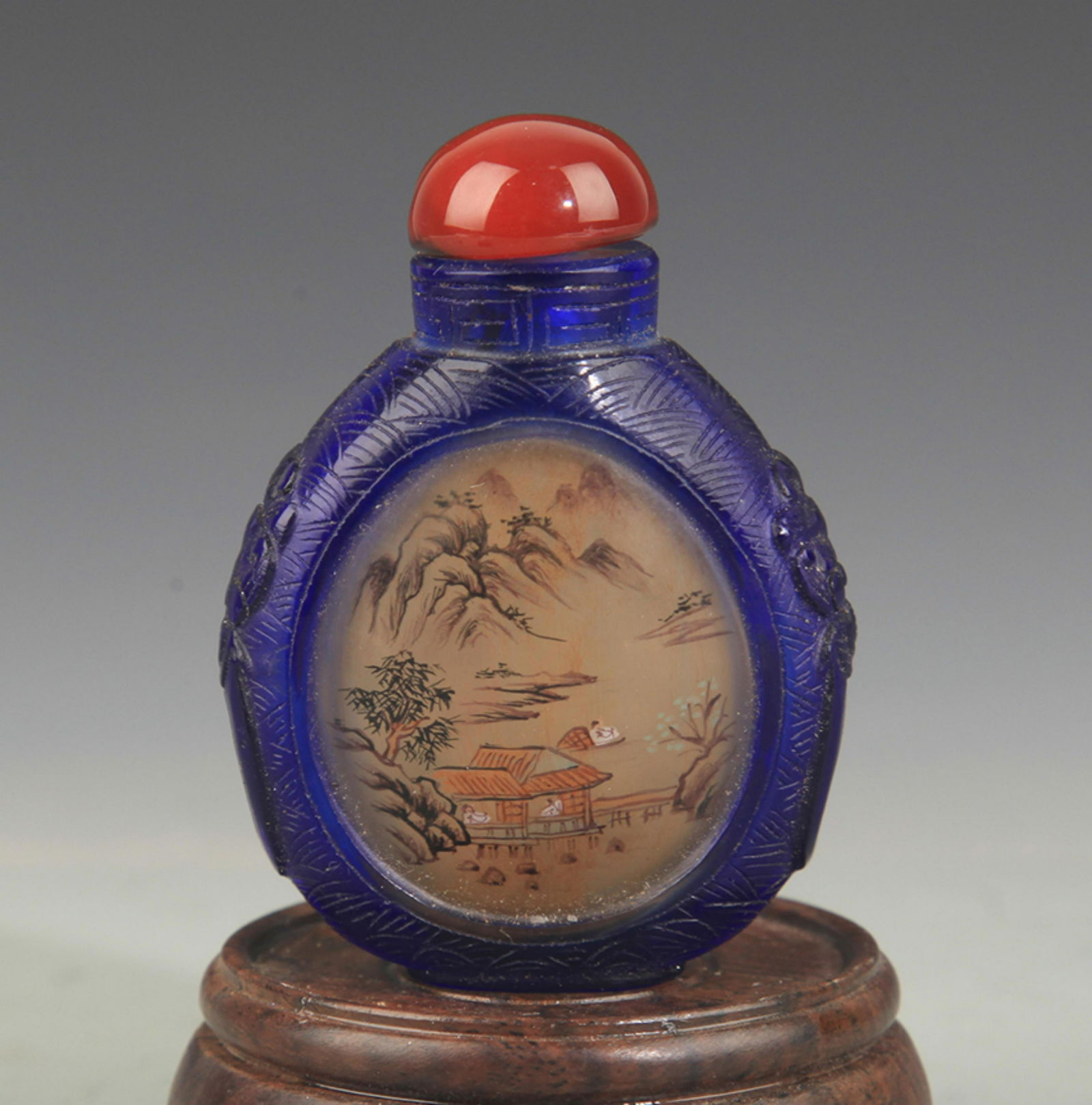 A FINE LANDSCAPING PATTERN SNUFF BOTTLE (1 of 3)