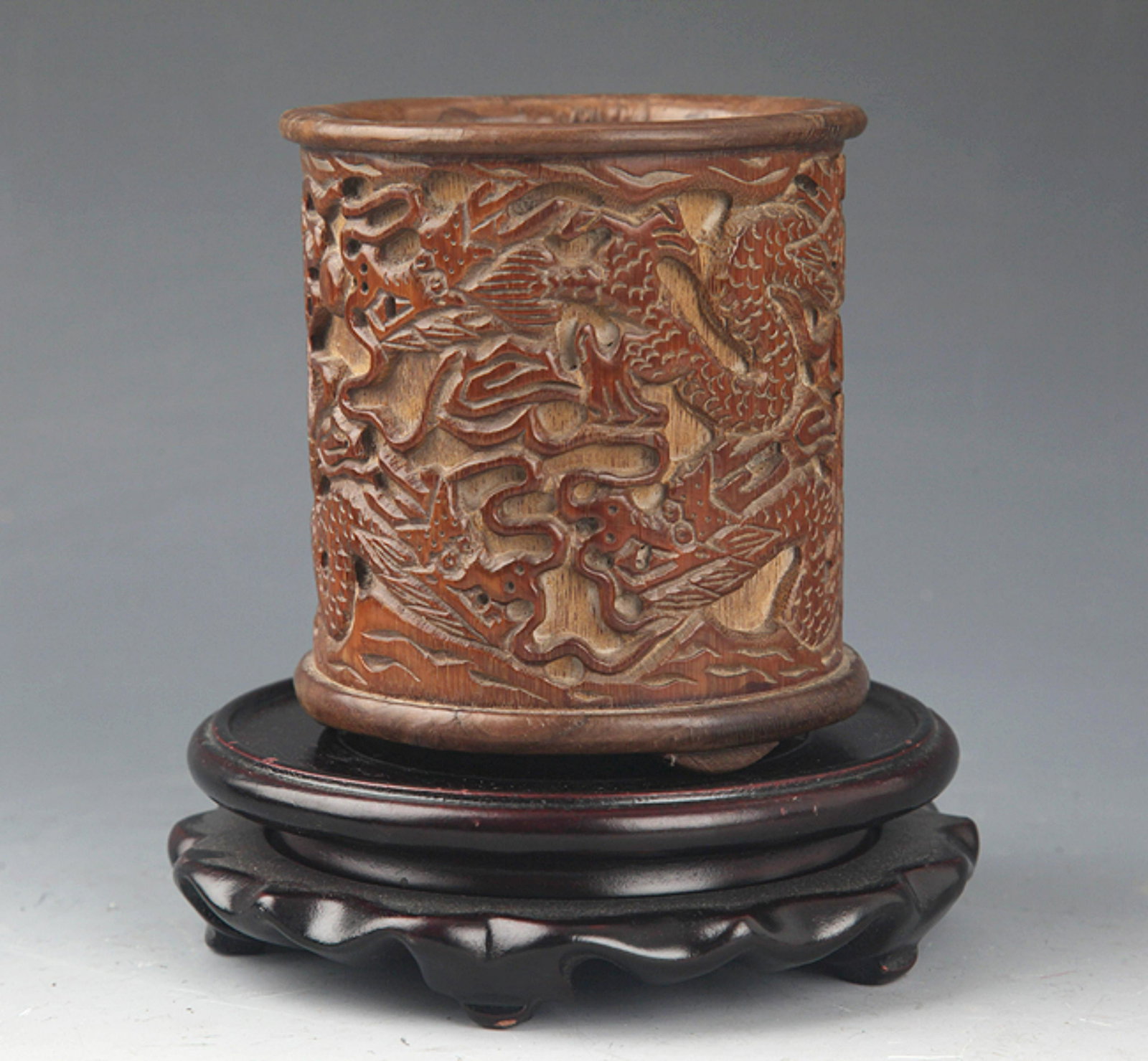 A DRAGON CARVING BAMBOO WRITING BRUSH HOLDER: Republic Period, High:3.9 inch; Diameter:3.6 inch