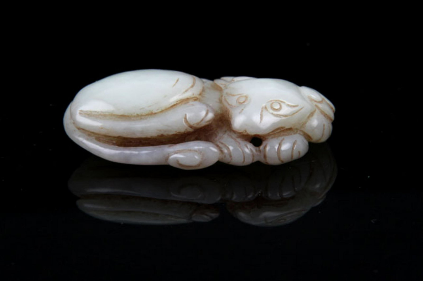 A FINE HETIAN JADE IN FIGURE OF RUI SHOU: Qing Dynasty, Long:2.0 inch; Width:1.5 inch