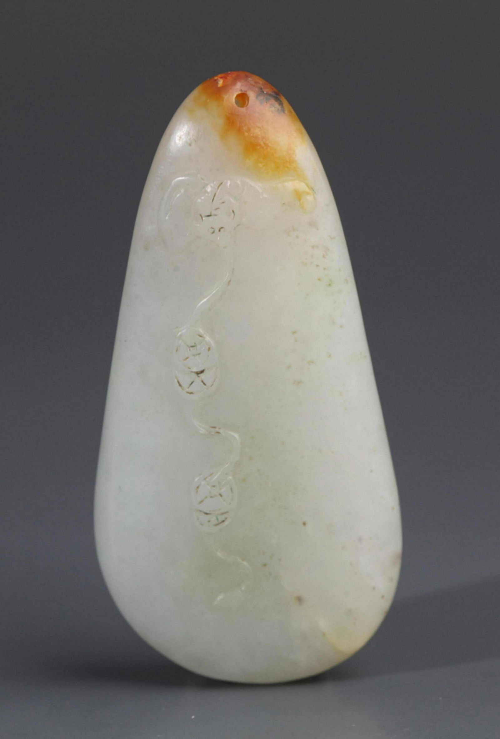 A FINE PALE CELADON JADE PENDANT (1 of 3)