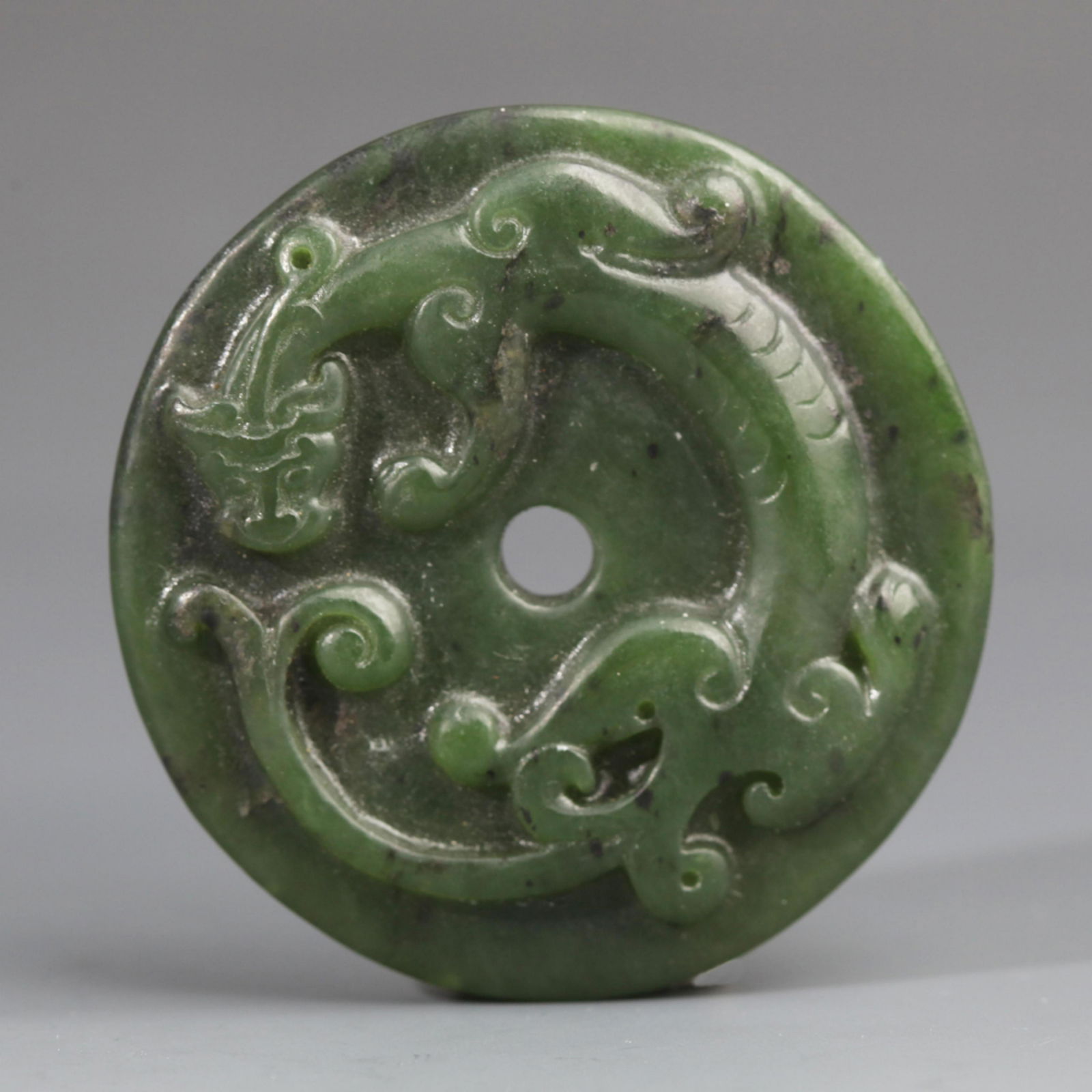 A FINE JASPER JADE DRAGON FIGURE JADE PENDANT (1 of 3)