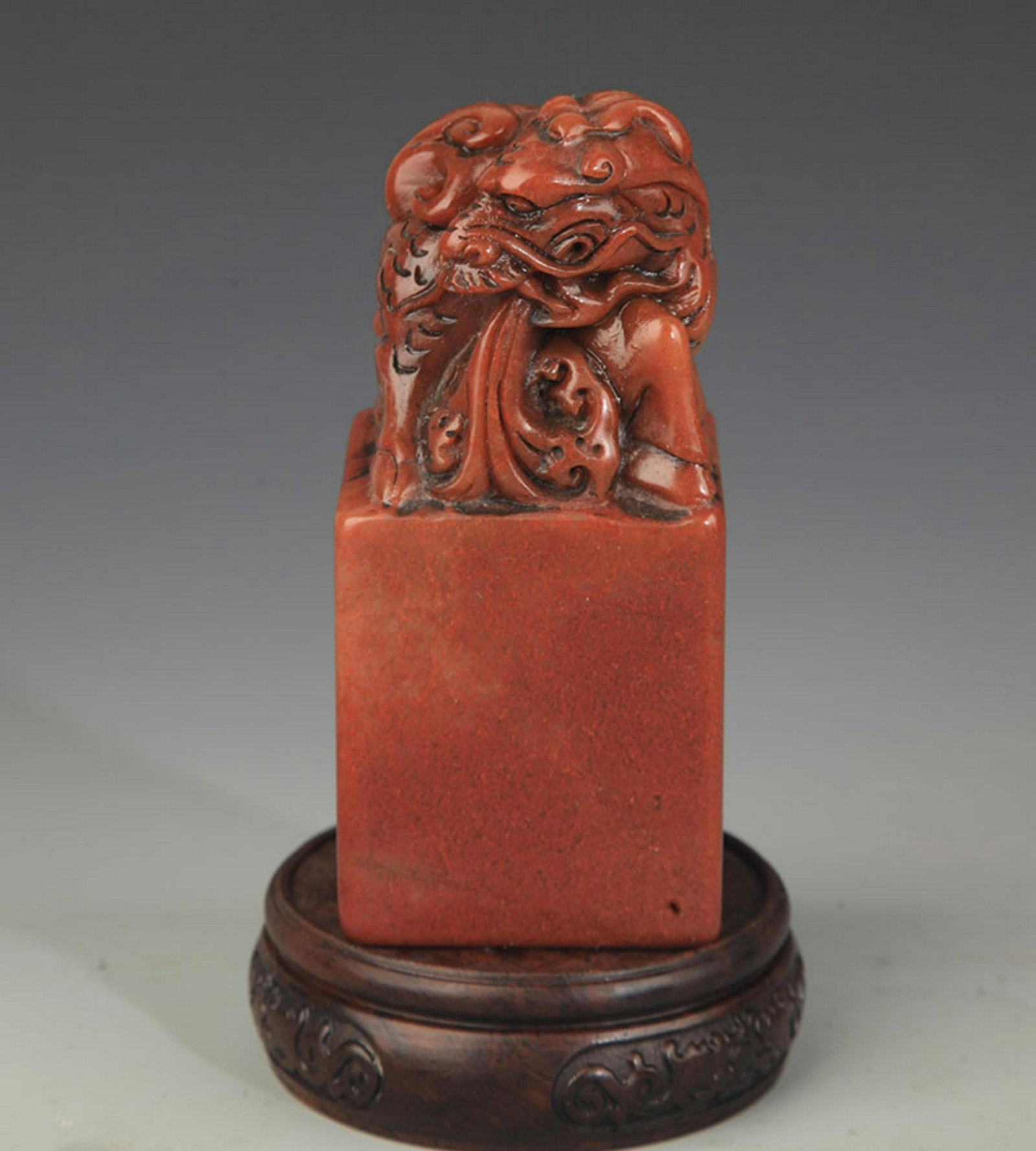 A FINE SOAPSTONE MADE DRAGON TOP SEAL: Modern, High: 4.9 inch; Width:2.0 inch