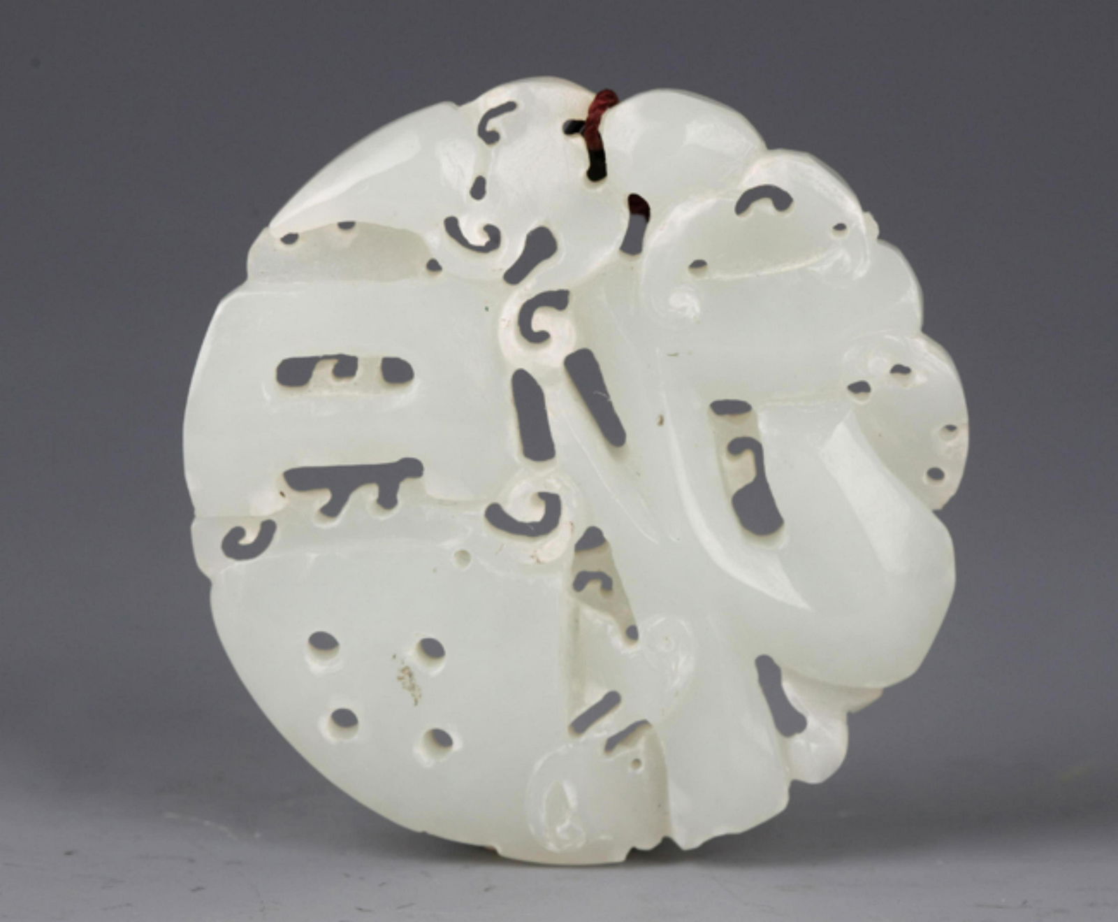 A FINE PALE CELADON JADE PENDANT (1 of 3)