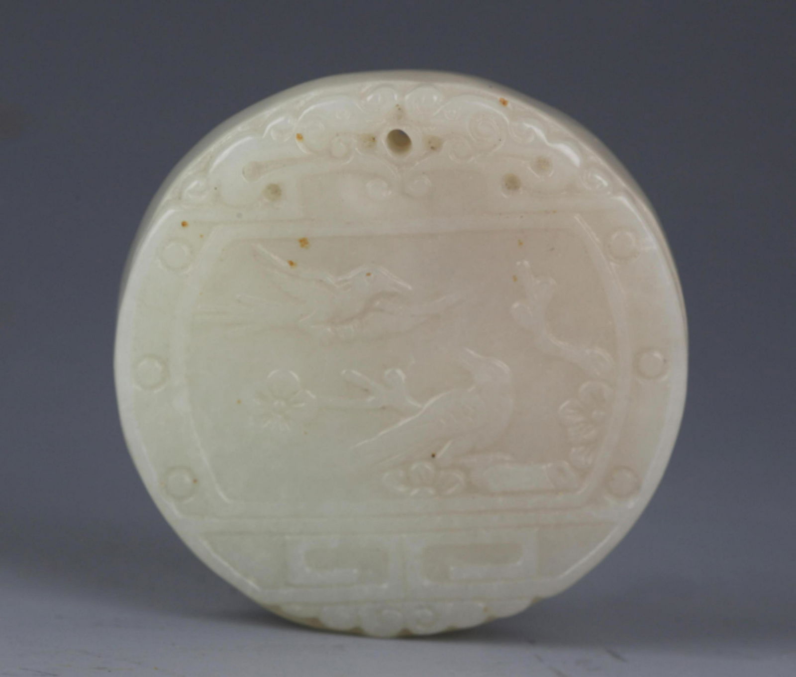 A FINE PALE CELADON JADE PENDANT (1 of 3)