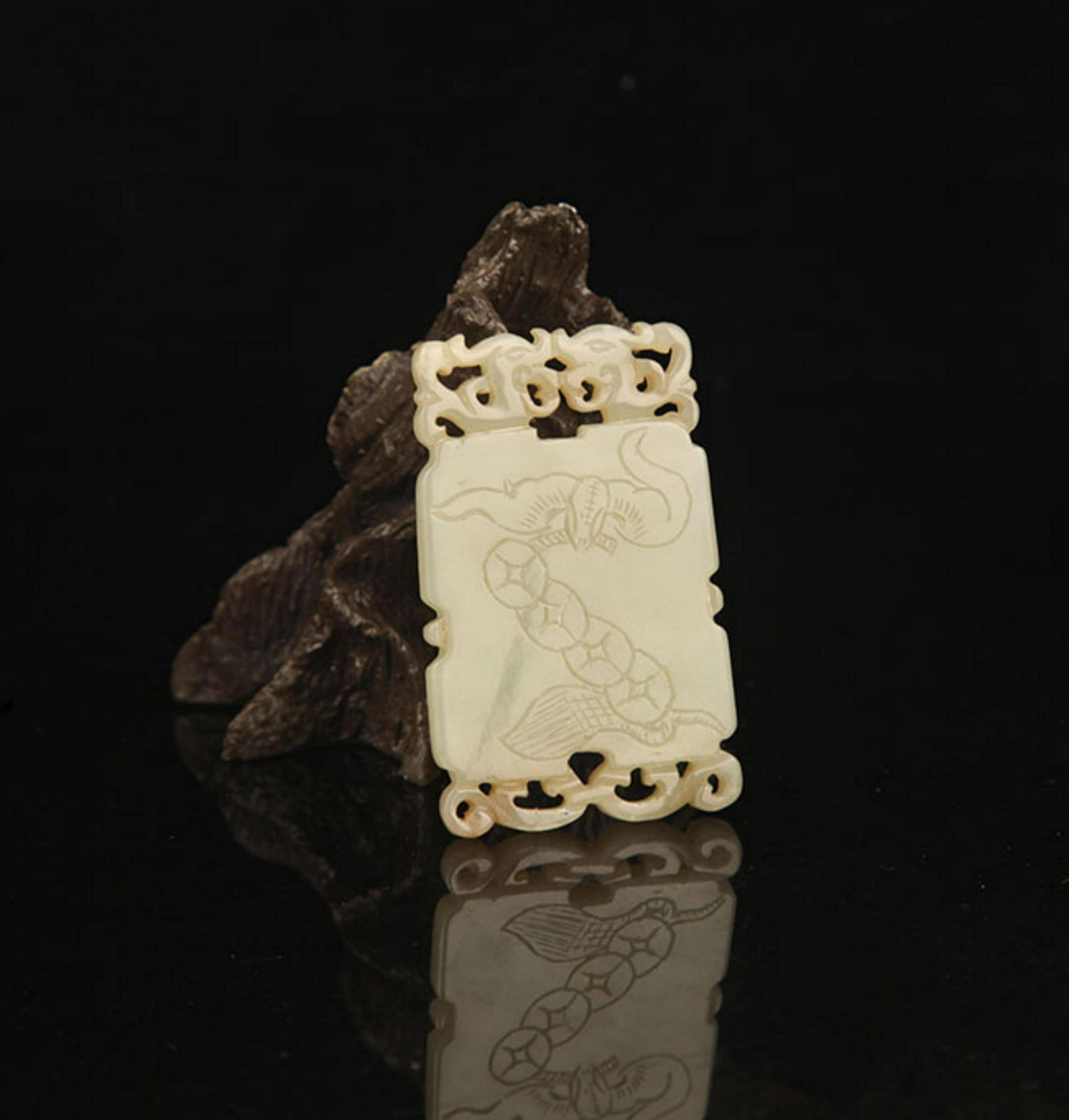 A FINE DRAGON SHAPED PALE CELADON JADE (1 of 3)