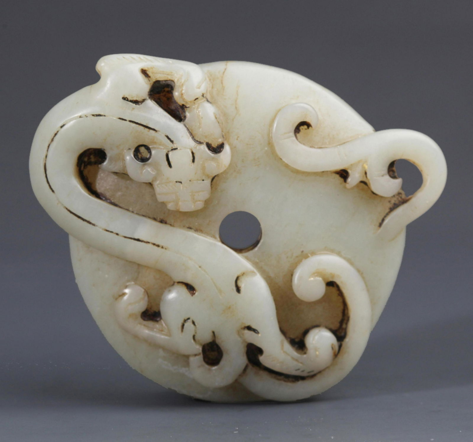 A FINE DRAGON CARVING PALE CELADON JADE PENDANT (1 of 3)